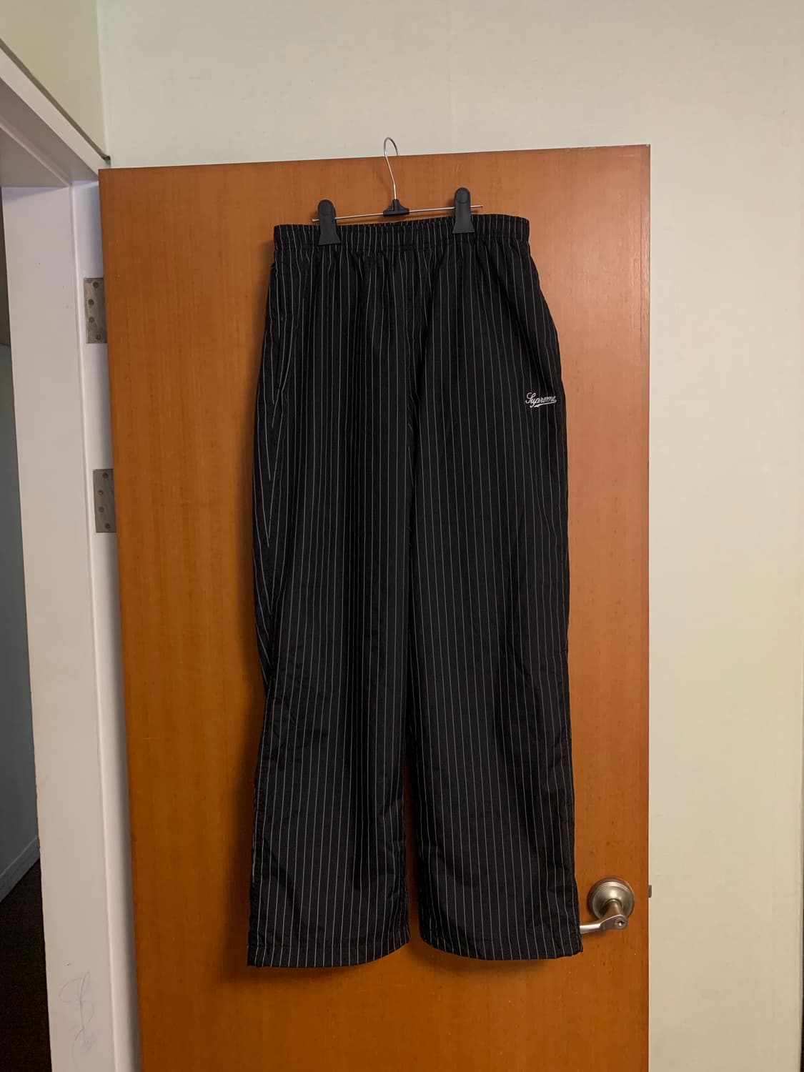 슈프림 핀스트라이프 트랙팬츠 블랙 L 상품이미지1