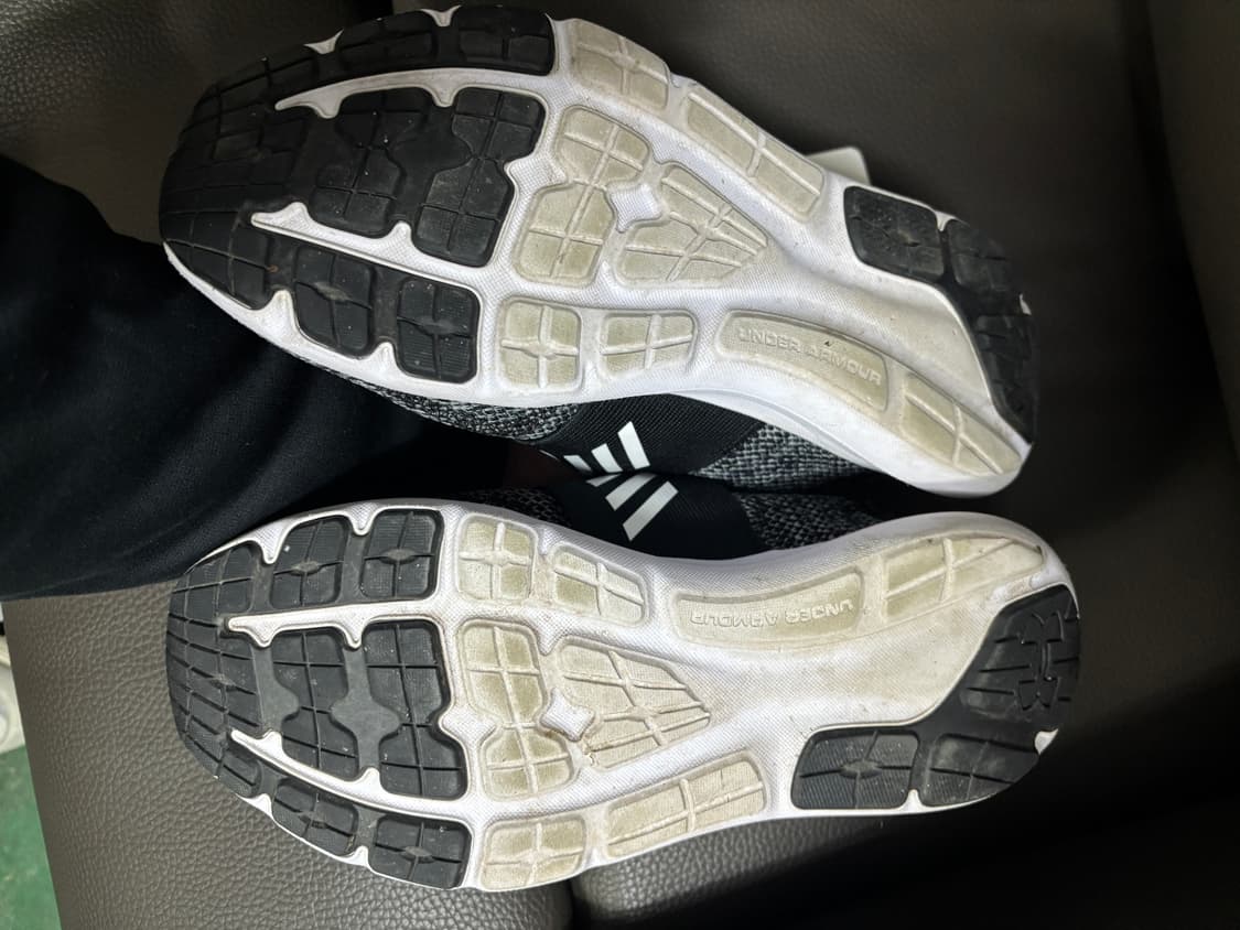 언더아머 남성 슬립온 러닝화 265mm 상품이미지2