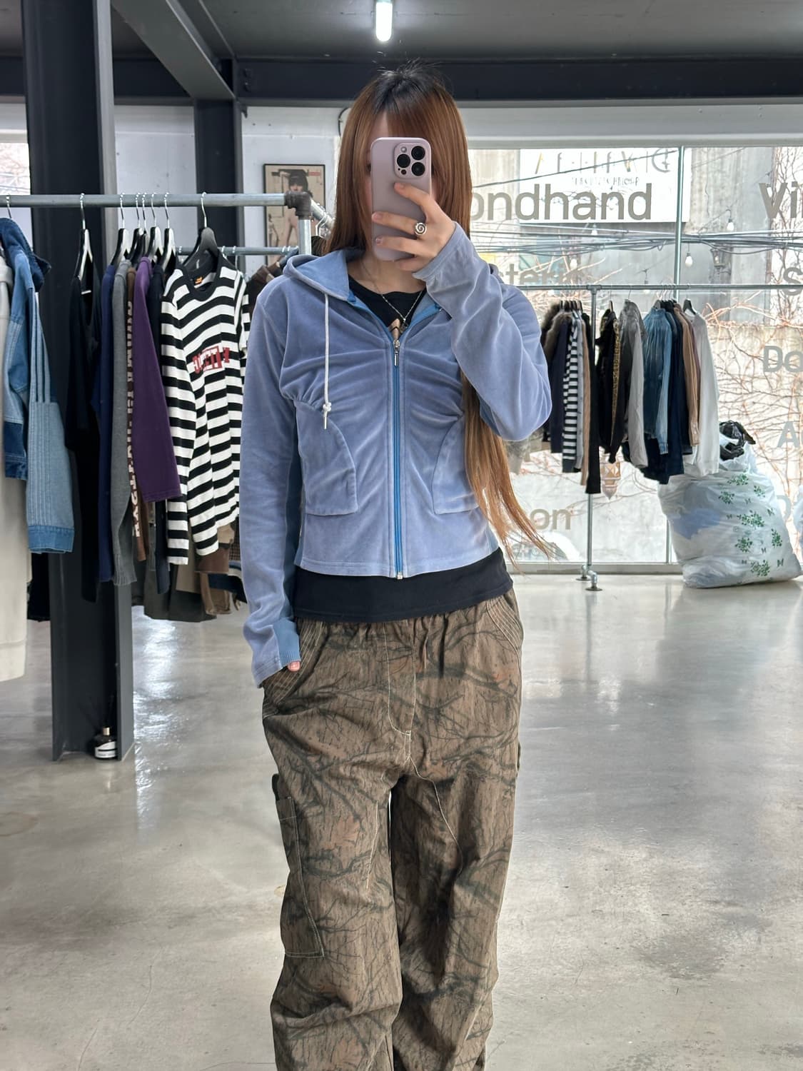 쥬시꾸뛰르 벨루어 셔링리브드 백로고 후드집업 상품이미지5