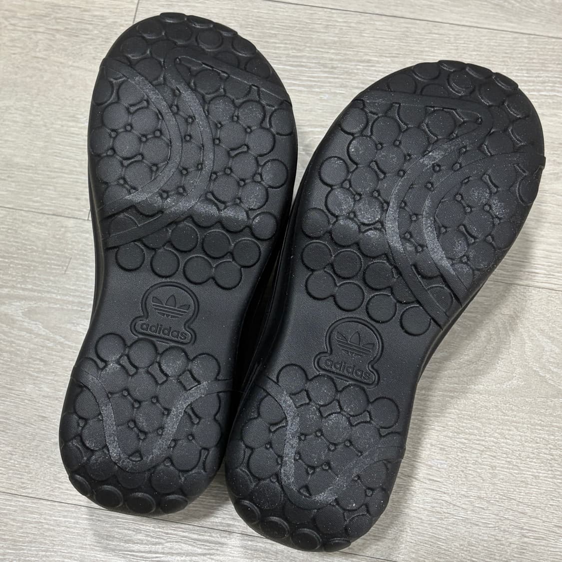 아디다스 아디폼 스탠 스미스 뮬 코어 블랙 (255) 상품이미지5