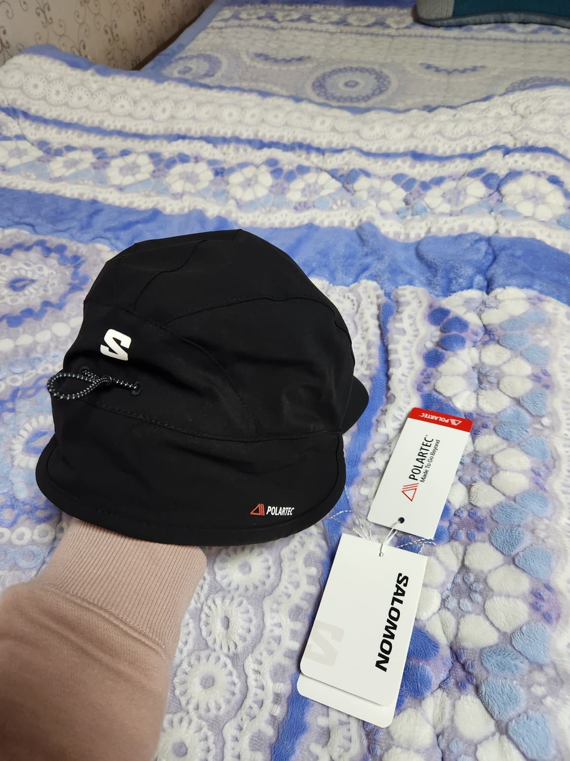 살로몬  써모 템포스 런 캡  블랙  팝니다. 상품이미지2