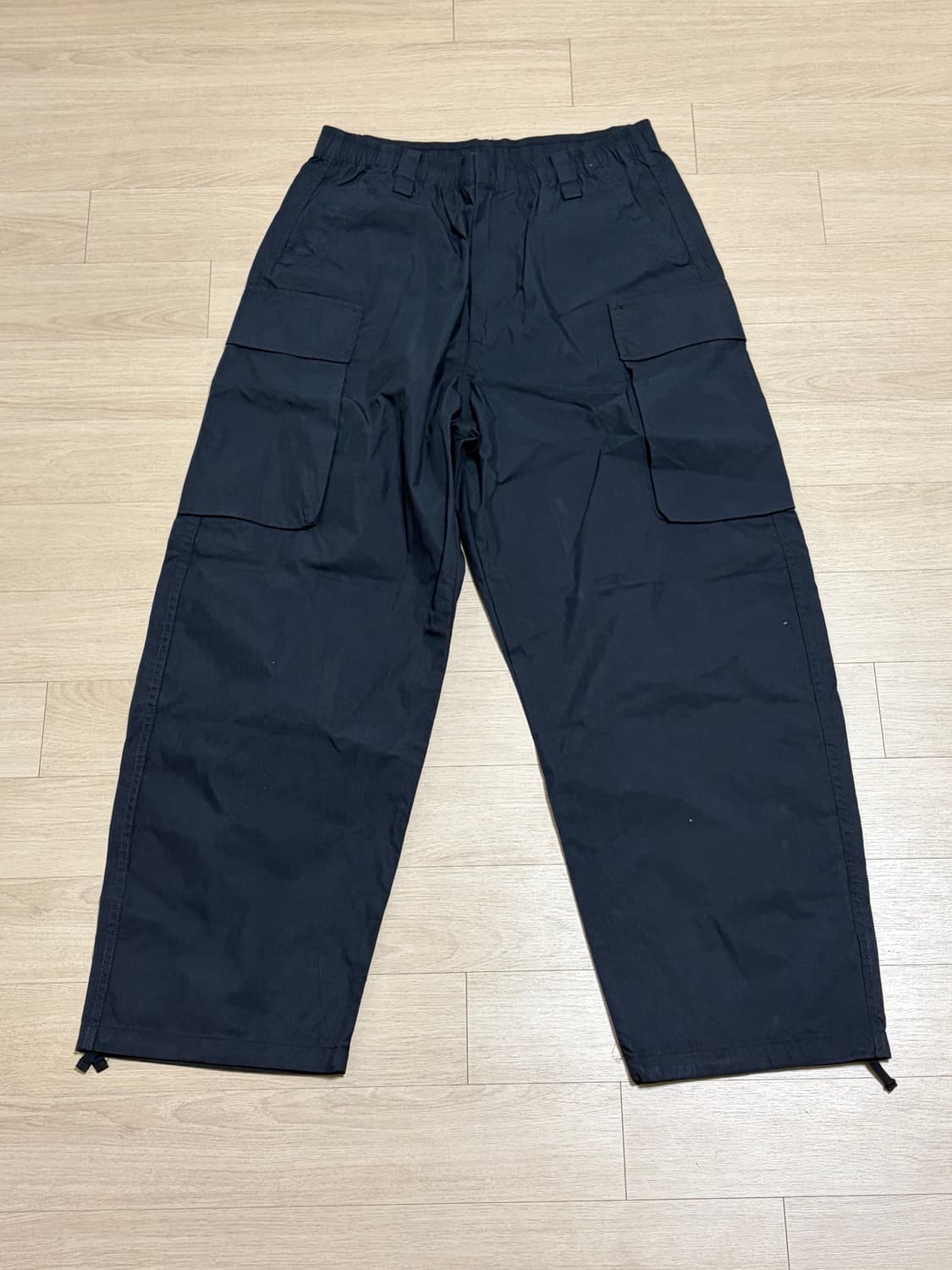 유니클로U 와이드핏카고팬츠 블랙m 상품이미지1