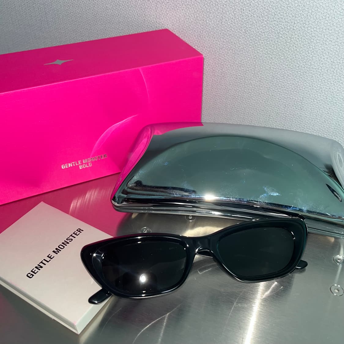 Gentle Monster 27 and 7 01 Black 젠틀몬스터 상품이미지1