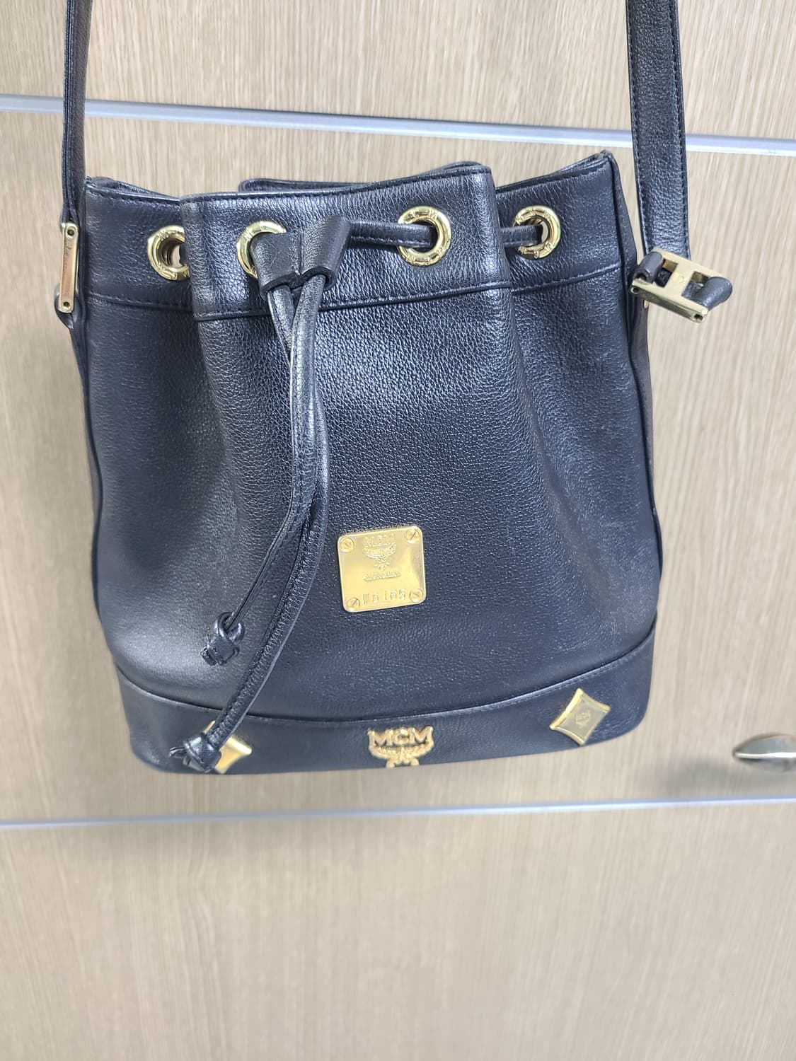 MCM 블랙 가죽 버킷백 상품이미지2