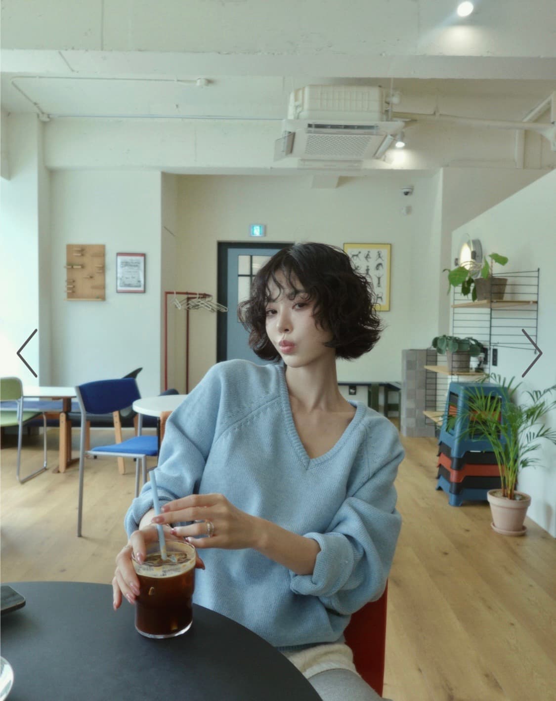 페일제이드 스카이블루 울 오버핏 브이넥 니트 하늘색 상품이미지5