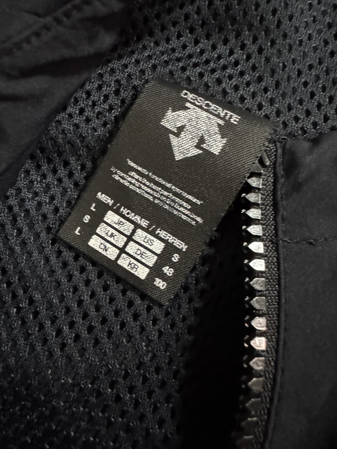 데상트 로고 후드 바람막이 자켓 L 블랙 상품이미지3