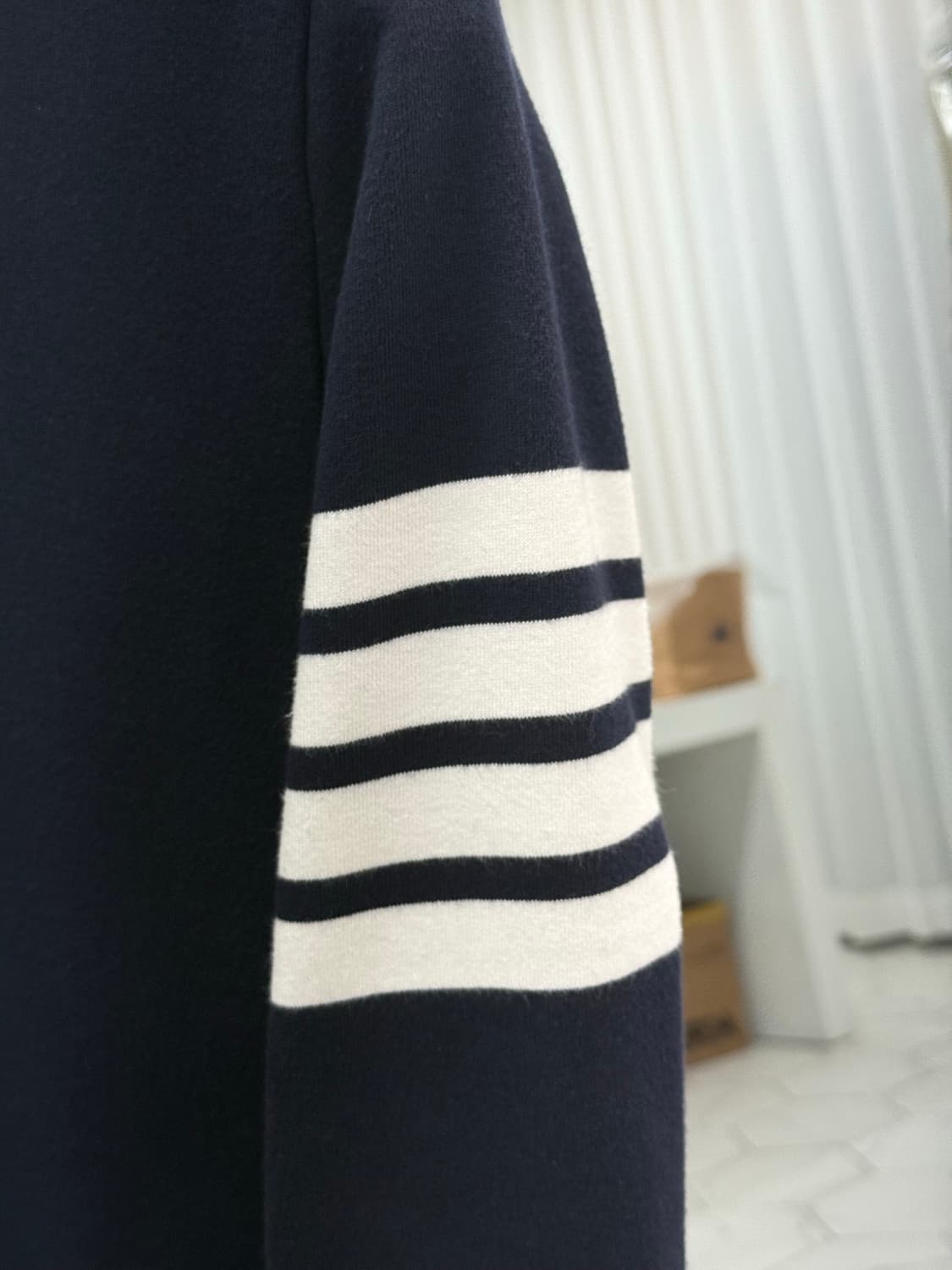 [2] 톰브라운 사선완장 맨투맨 상품이미지3