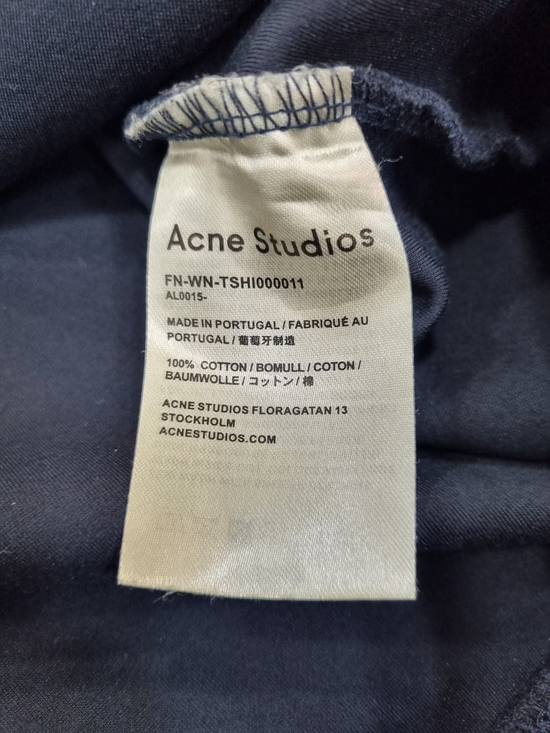 아크네 스튜디오 네이비 맨투맨 상품이미지4