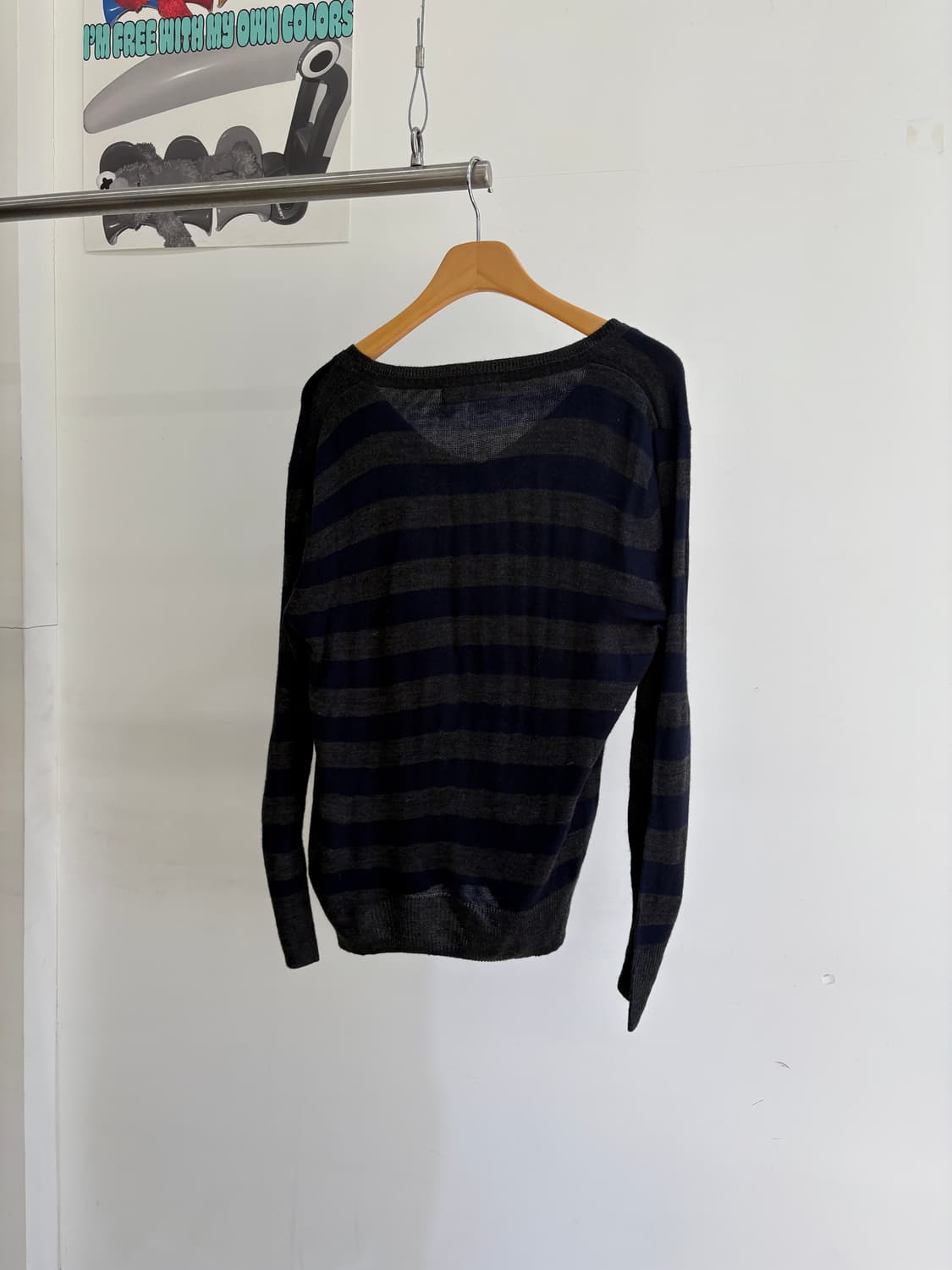 EHYPHENWORLD GALLERY 스트라이프 브이넥 니트 상품이미지5