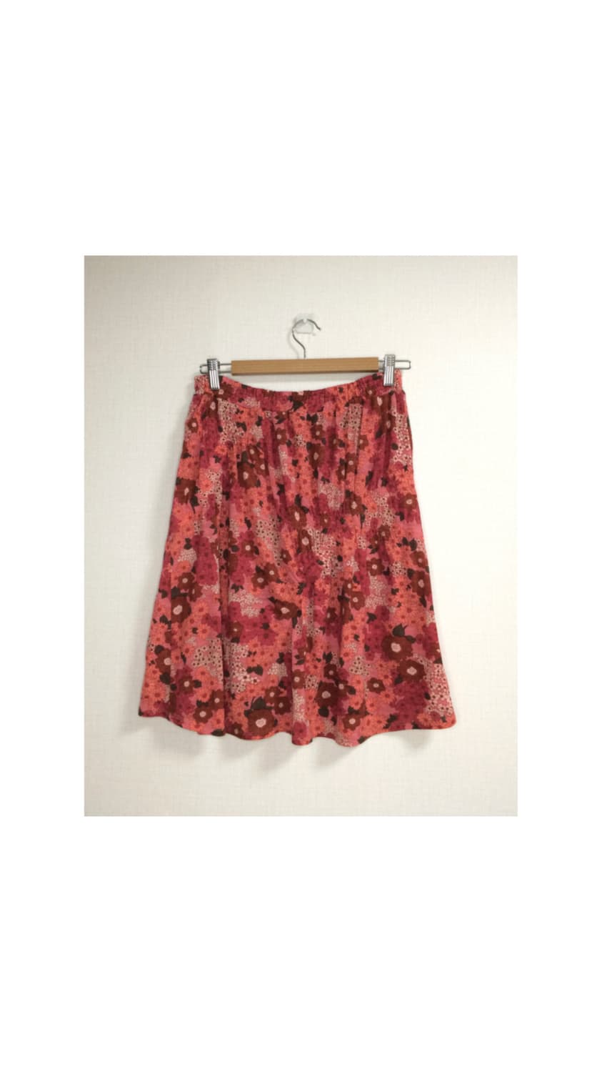 스나오 쿠와하라 플라워 셔링 레드 미디 스커트 상품이미지5