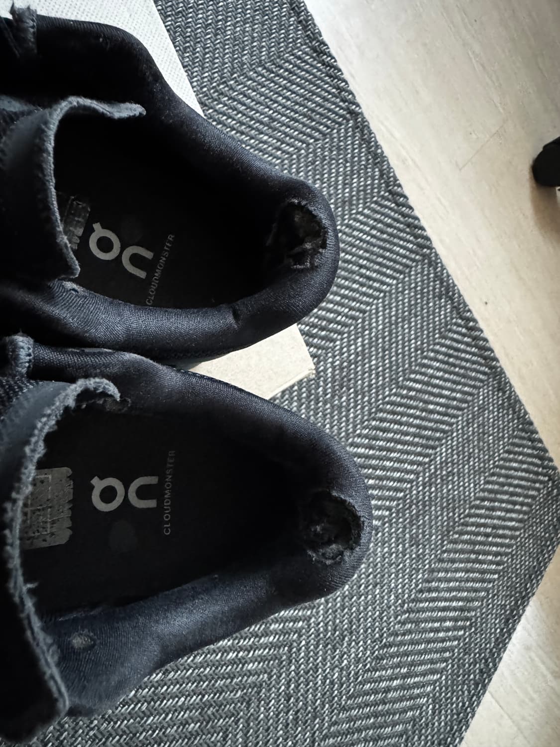 온러닝 클라우드몬스터 올블랙 상품이미지2