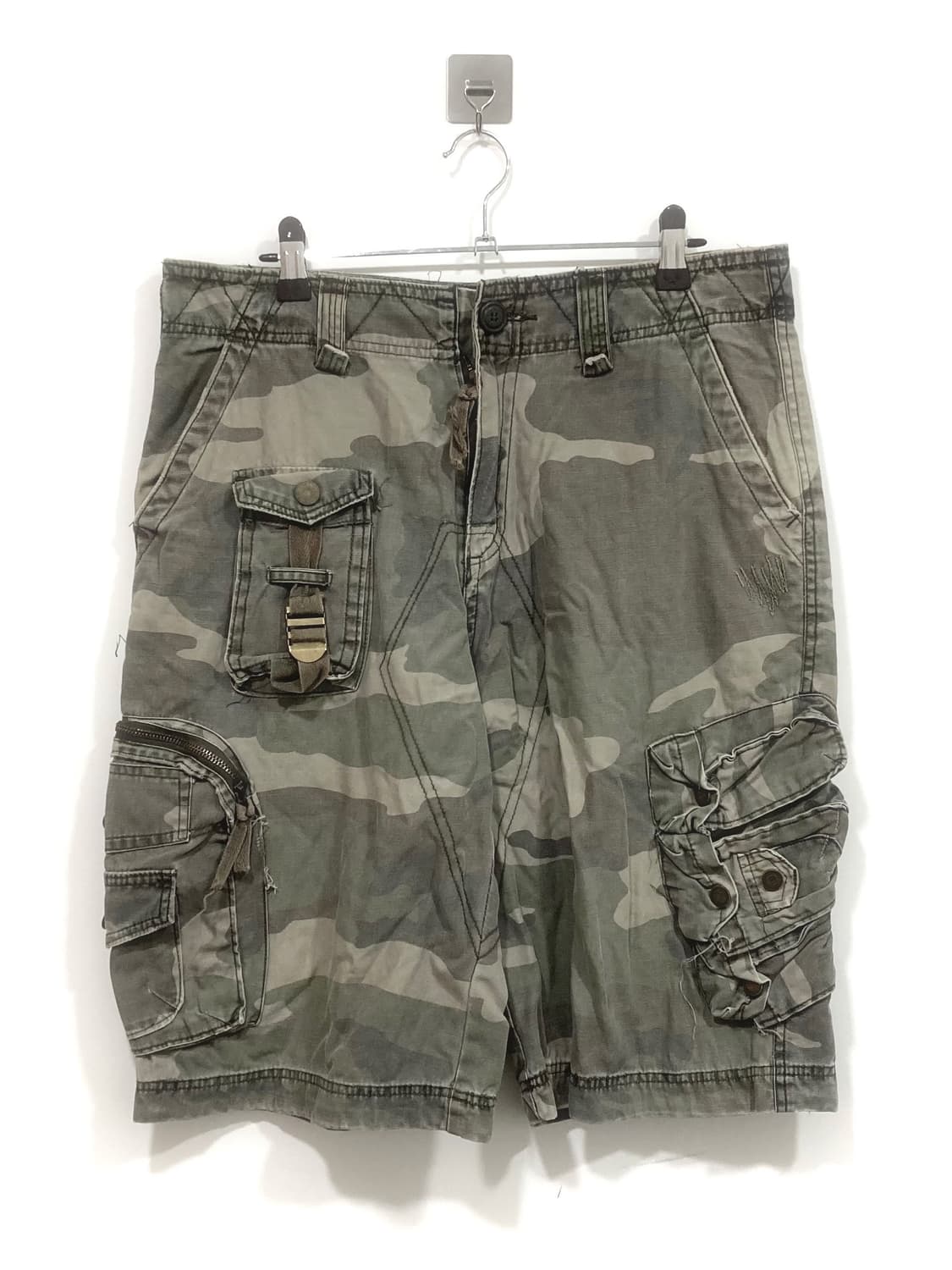y2k camo cargo bermuda shorts 상품이미지1