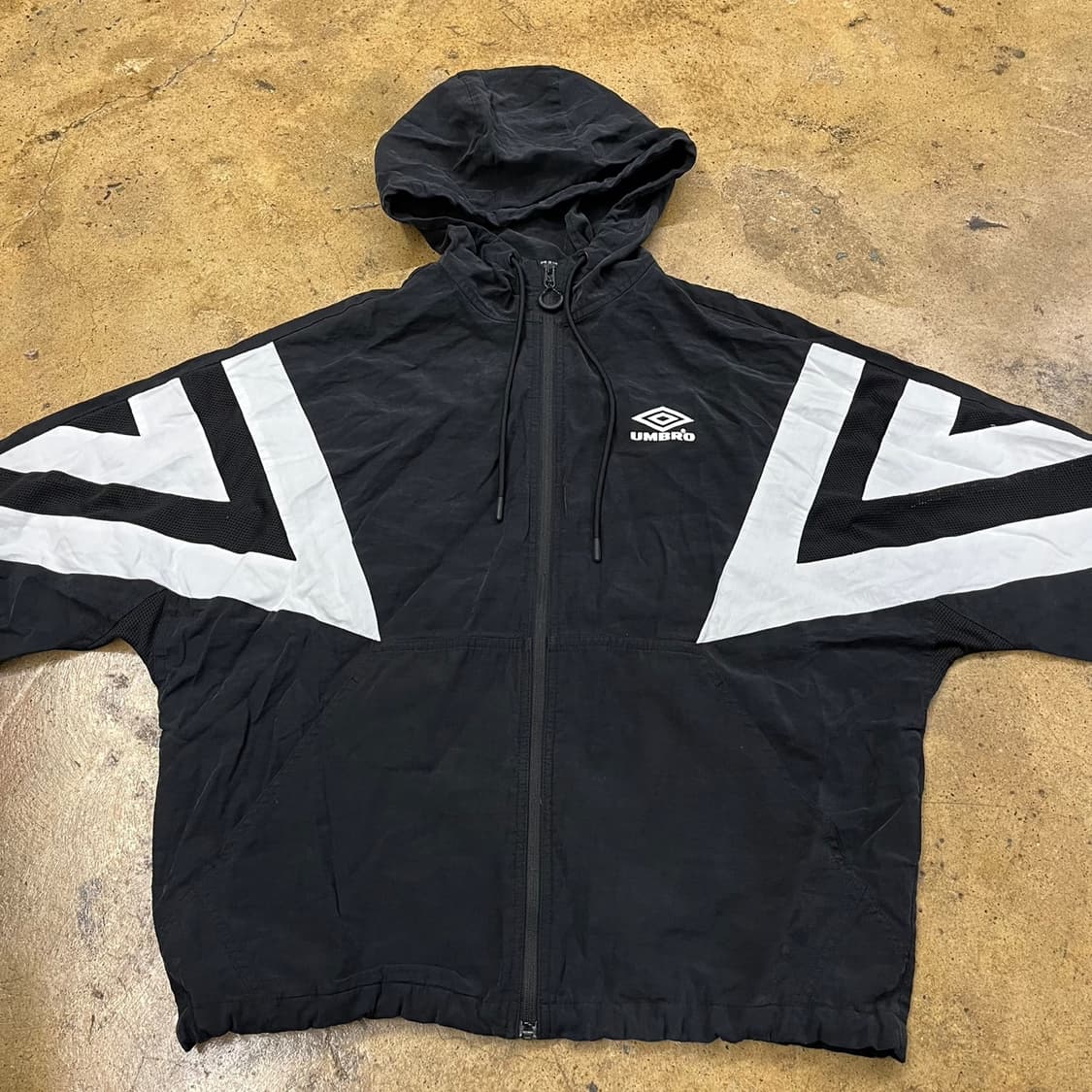 [정품/90,S] 엄브로 블랙 후드 바람막이 자켓 b15 상품이미지3