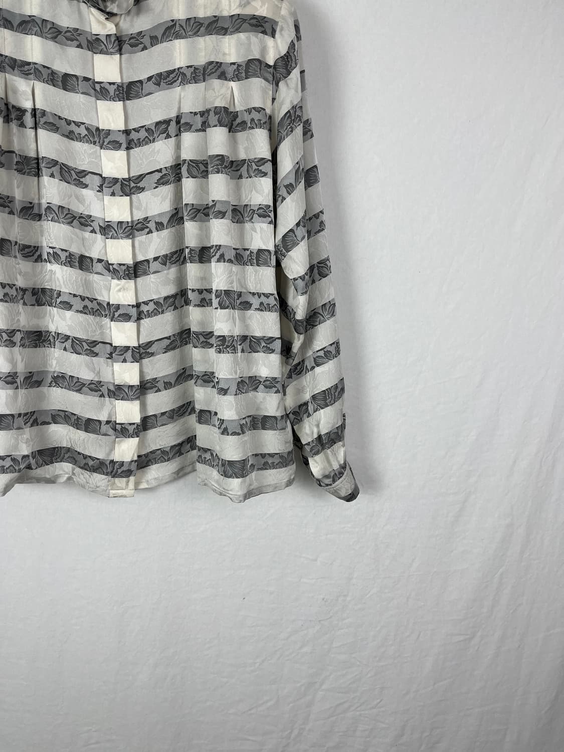 90s Christian Dior 플라워패턴 플리츠 카라 실크 셔츠 상품이미지5