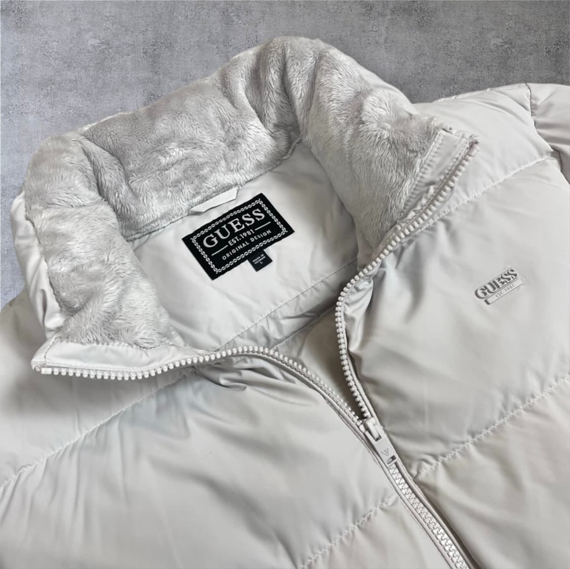 게스 Guess 라이트그레이 페더라이트 구스다운 푸퍼 패딩 L 상품이미지2