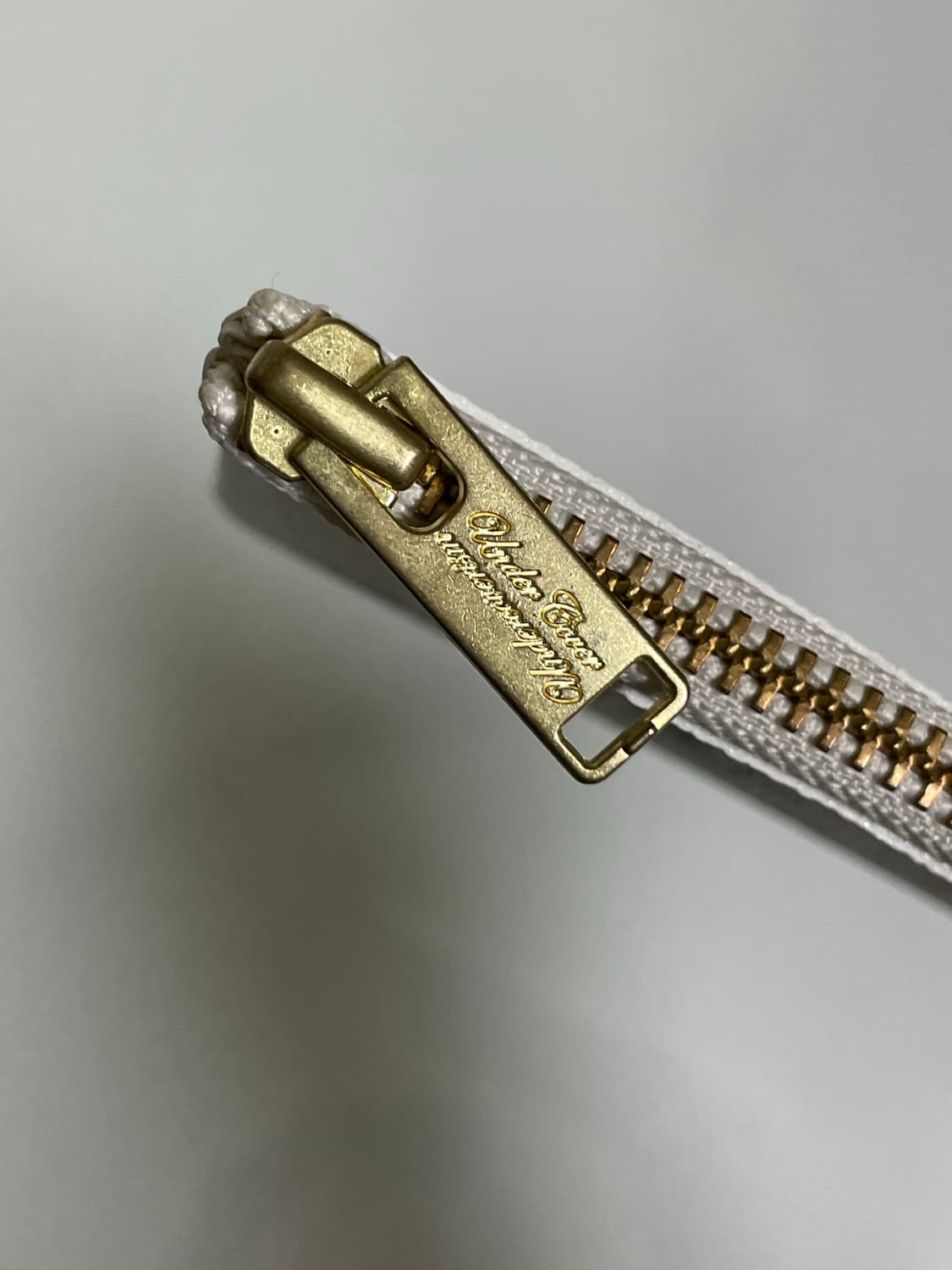 언더커버 테디 프린팅 지퍼 지갑 화이트 상품이미지3