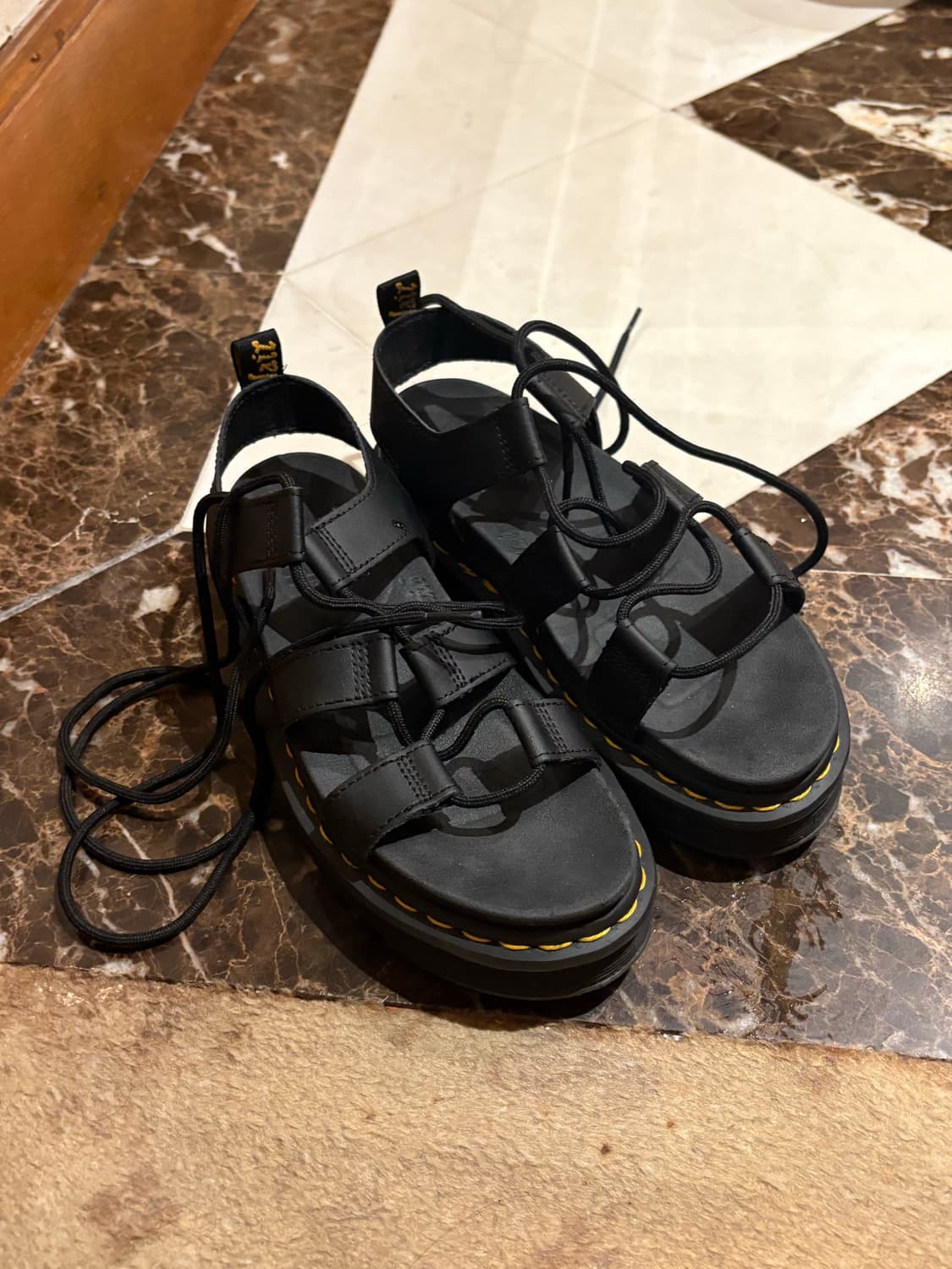 최저가) 닥터마틴 나틸라 샌들(240) 상품이미지3