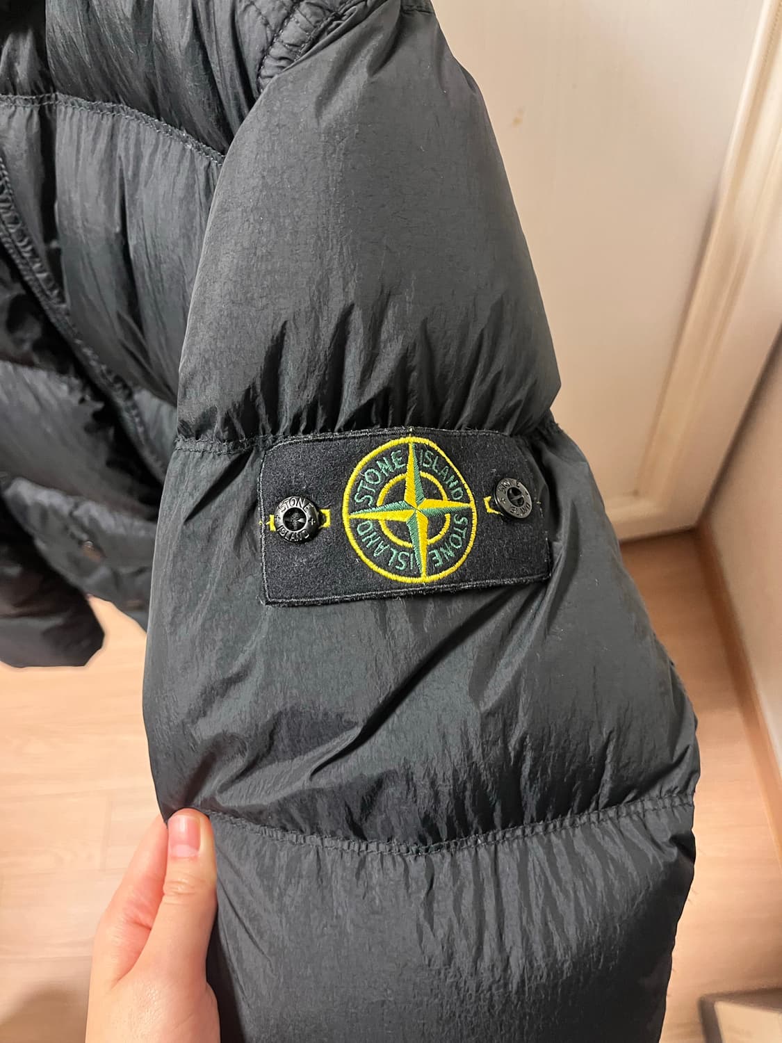 스톤아일랜드 크링클랩스 후드 다운 자켓 블랙 24fw S사이즈 상품이미지2