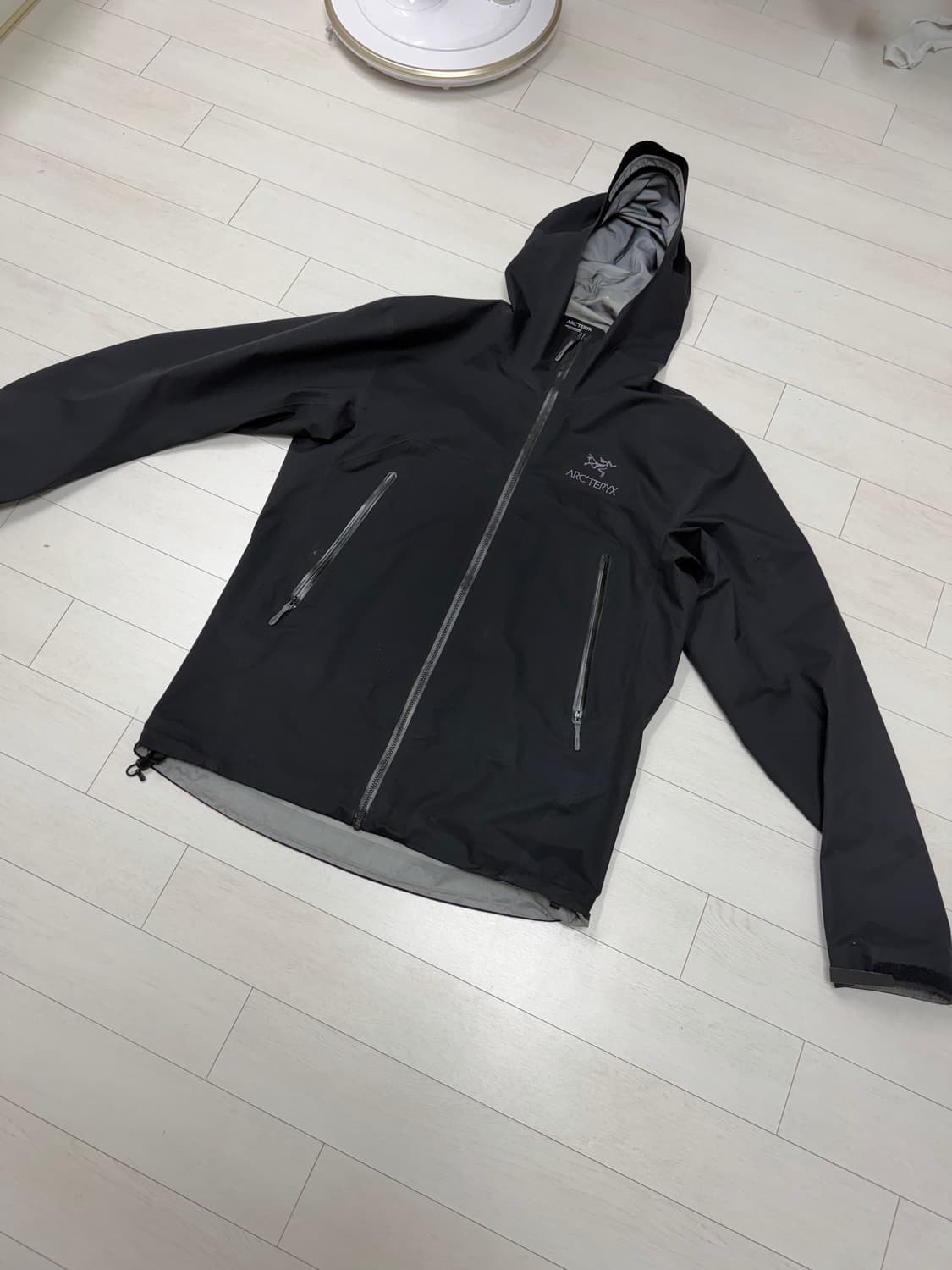 아크테릭스 베타 M 사이즈 블랙  사용감이 많습니다 ... 그래서 크림에 상품이미지1