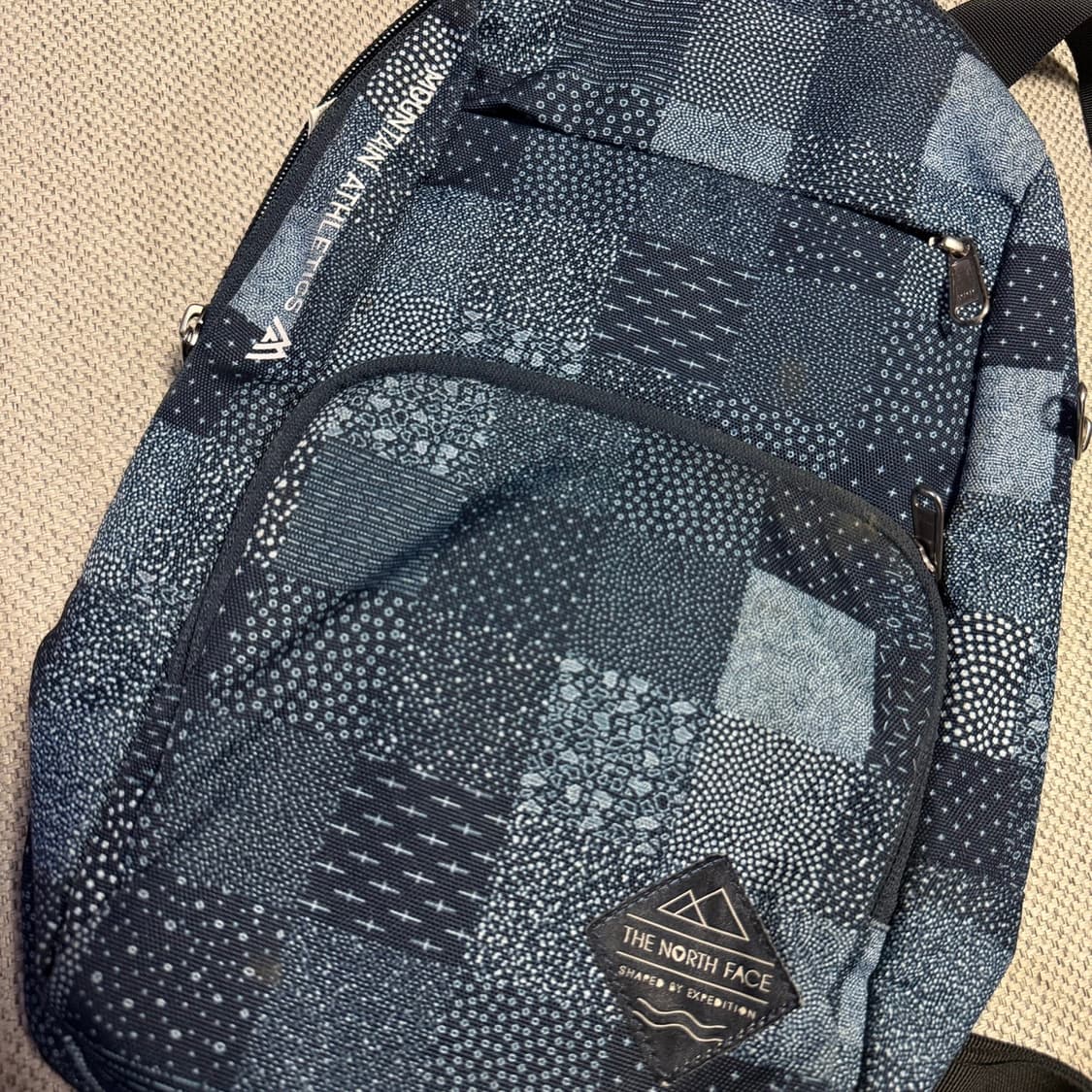 노스페이스 패턴 슬링백 상품이미지2