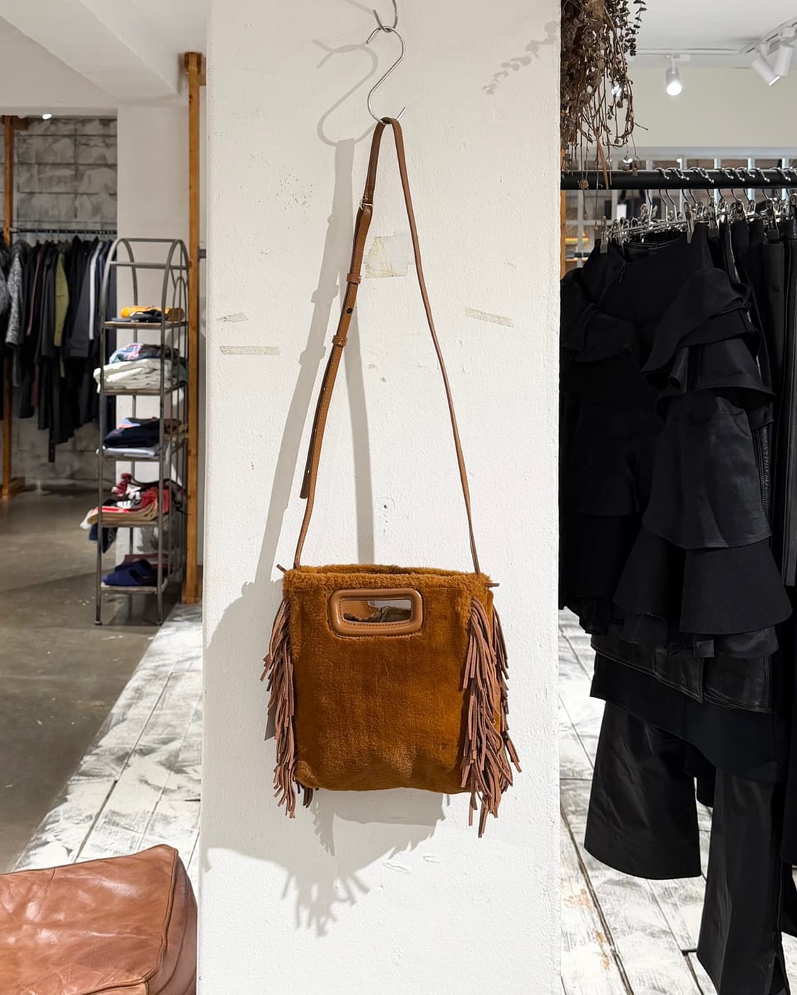 마쥬 브라운 퍼 프린지 숄더백 상품이미지4