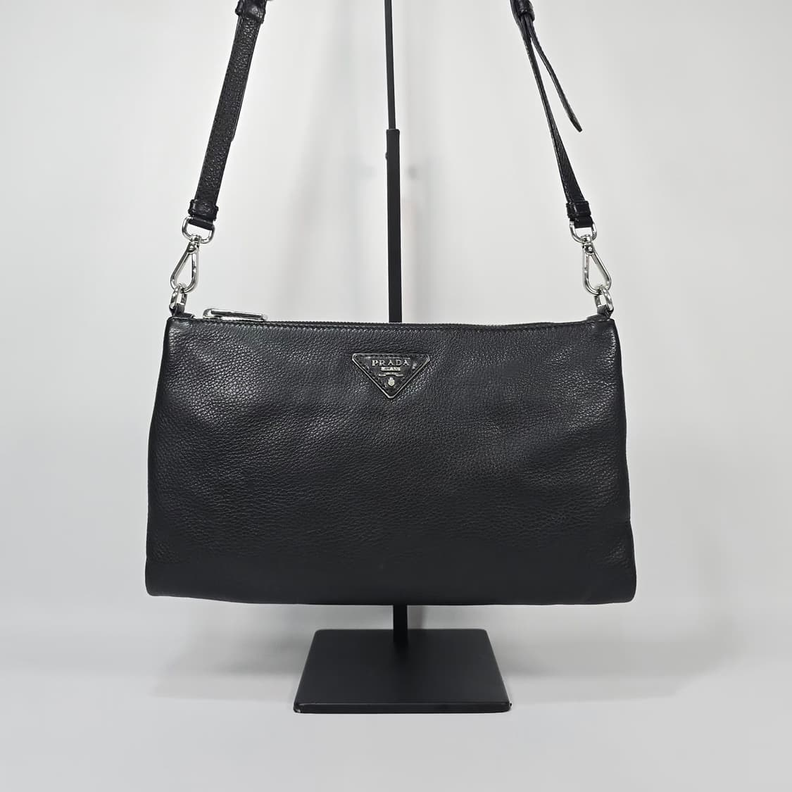 프라다 비텔로 다이노 은장 트라이앵글 클러치 크로스백 상품이미지2