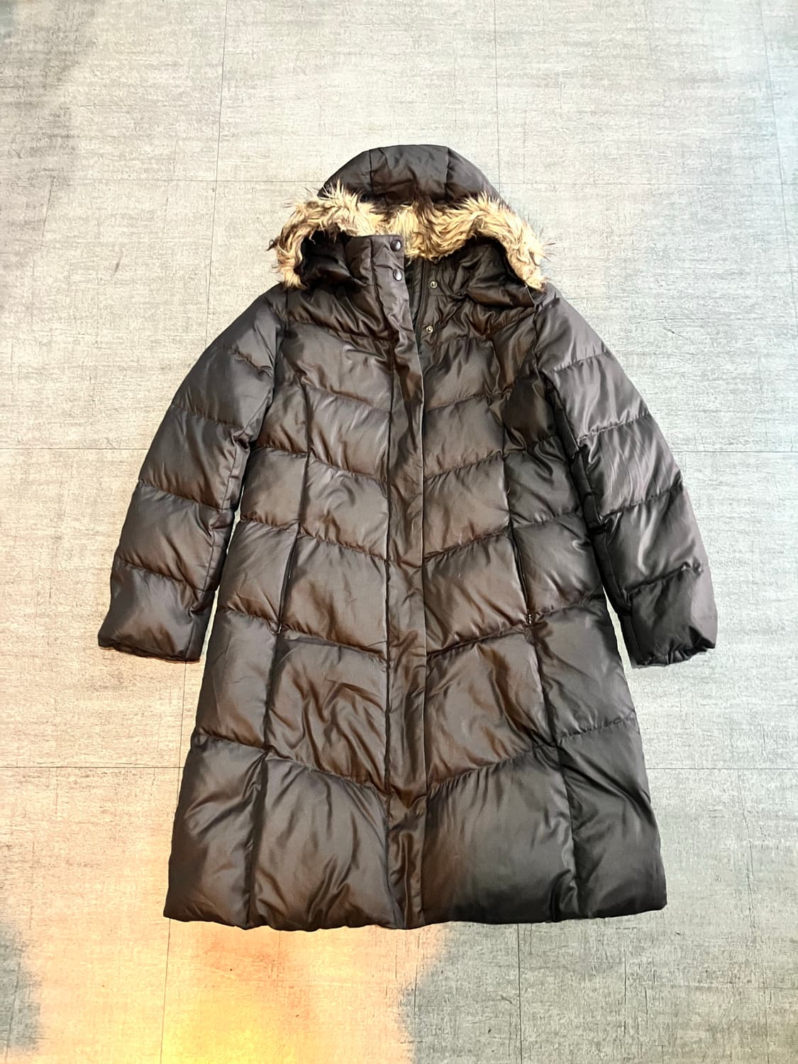 Uniqlo 유니클로 올드스쿨아메카지 대대장 울프죠 롱패딩 초코브라운 상품이미지1