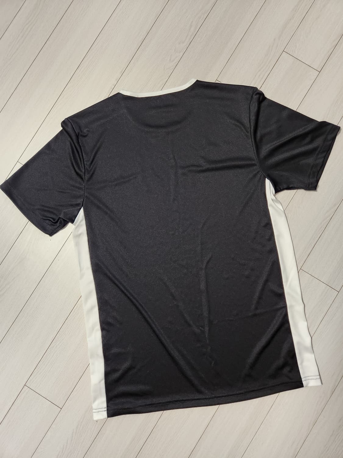 새상품급)아디다스 스포츠 반팔티 ENTRADA 18 JSY 사이즈100
 상품이미지5