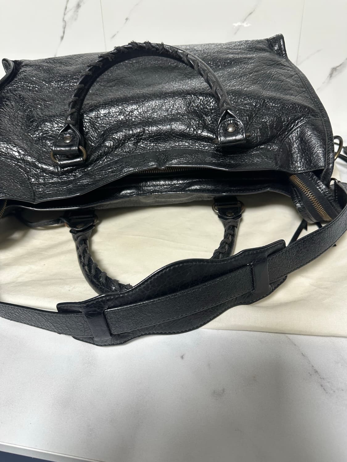 [A+ 정품] 발렌시아가 시티 모터백 미디움 블랙 상품이미지4