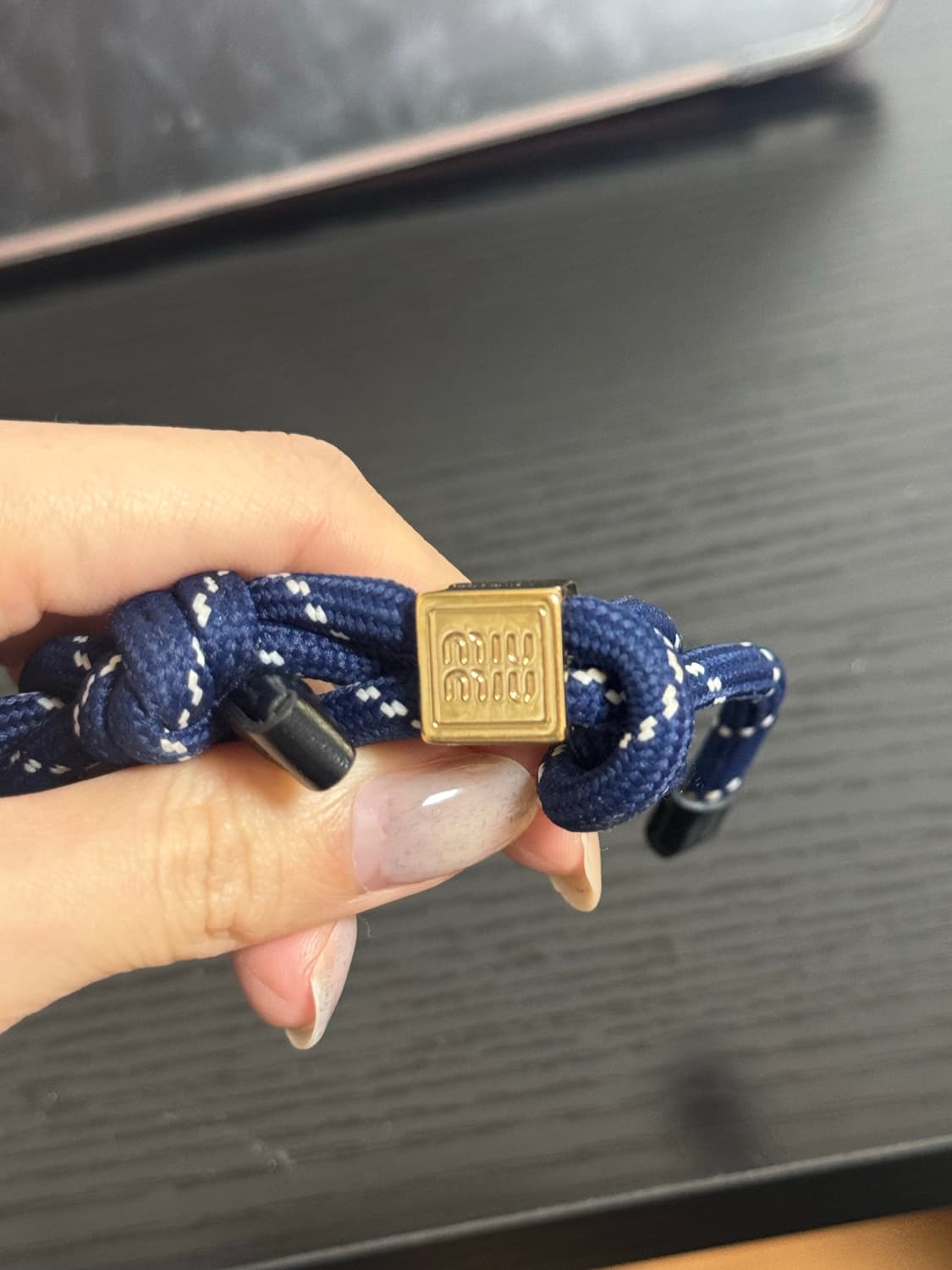 미우미우 코드 팔찌 네이비 상품이미지3