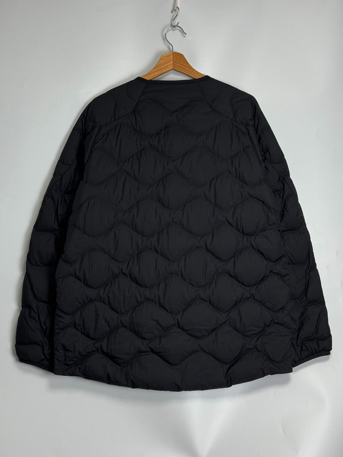 유니클로 X 화이트마운티니어링 경량 패딩 다운 블랙 XL 상품이미지2