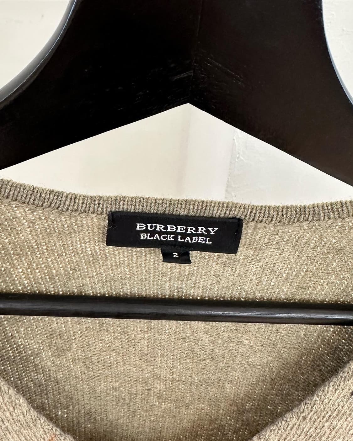 버버리 블랙라벨 카키 아가일패턴 브이넥 니트  상품이미지7