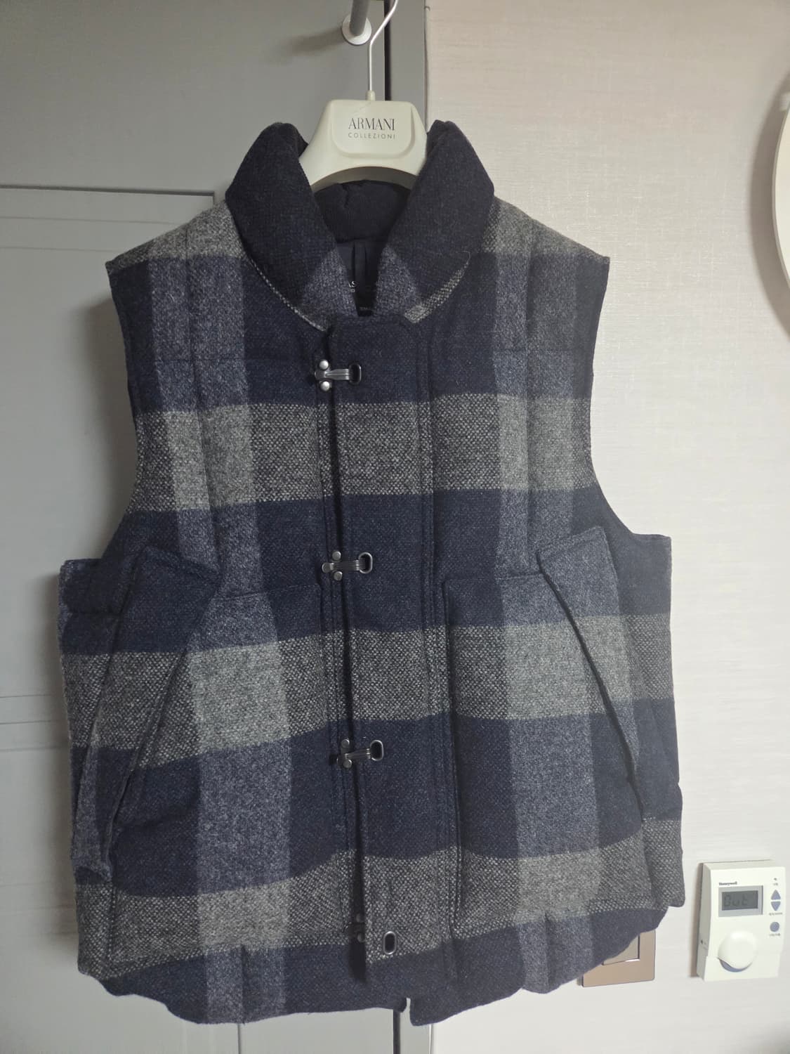 이스트로그 울체크 다운 베스트 상품이미지1