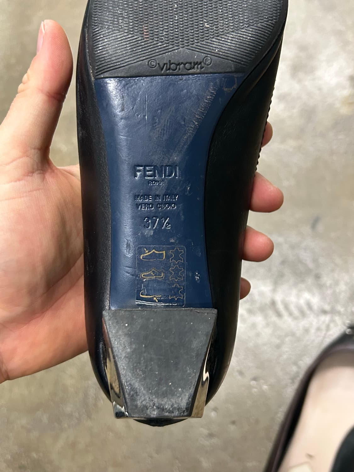 펜디 Fendi Studded Face Skimmer Flat 구두 상품이미지10