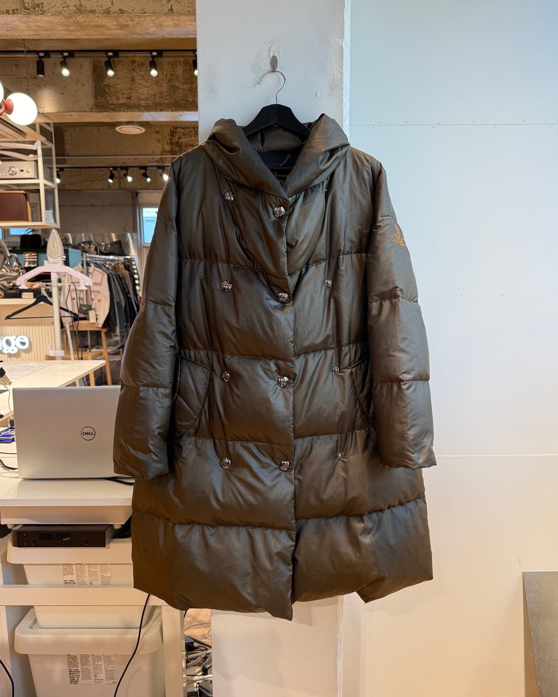 비비안 웨스트우드 카키 orb자수 덕다운 점퍼  상품이미지2