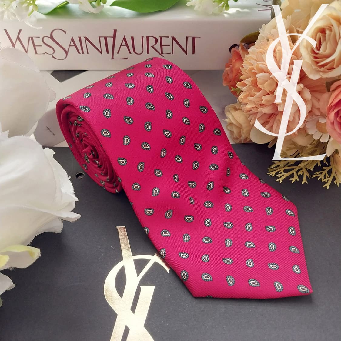 입생로랑 실크 레드 페이즐리 패턴 넥타이 8.7cm A+등급 K1868
 상품이미지1