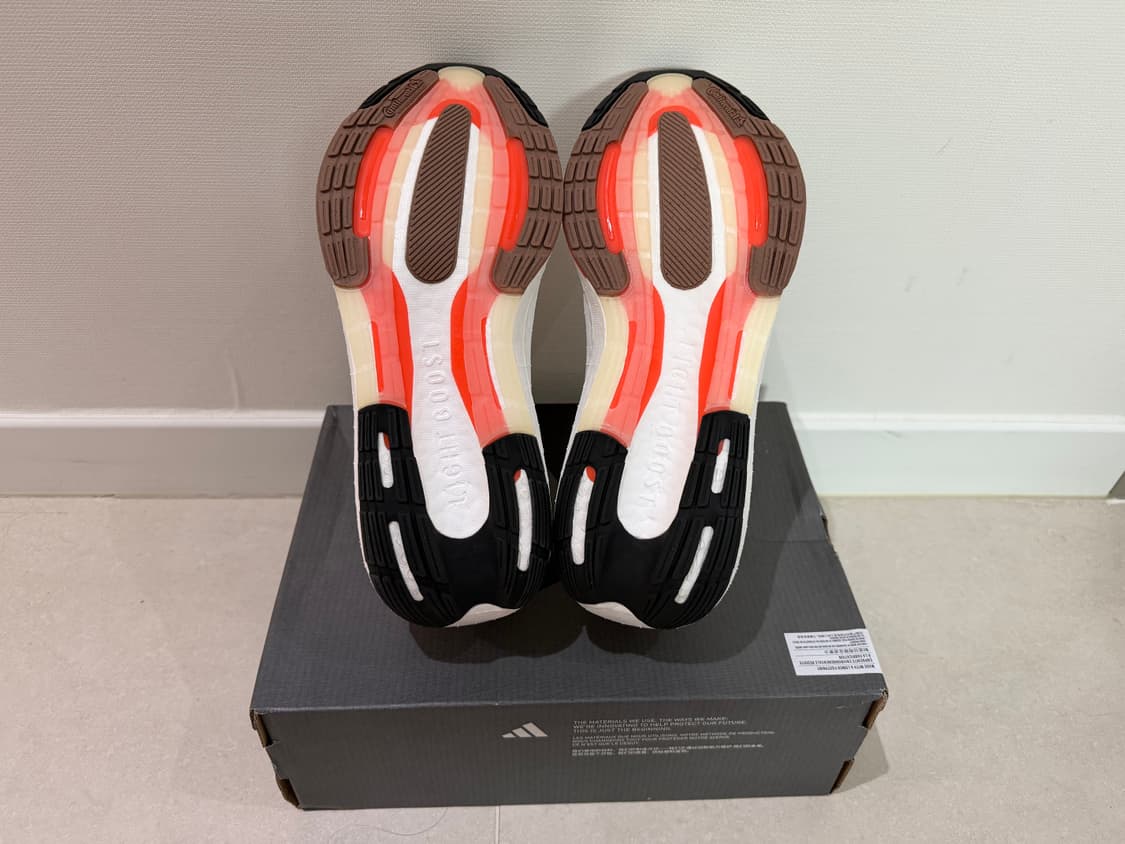 아디다스 x 팔리 울트라부스트 라이트  270 새상품 상품이미지3