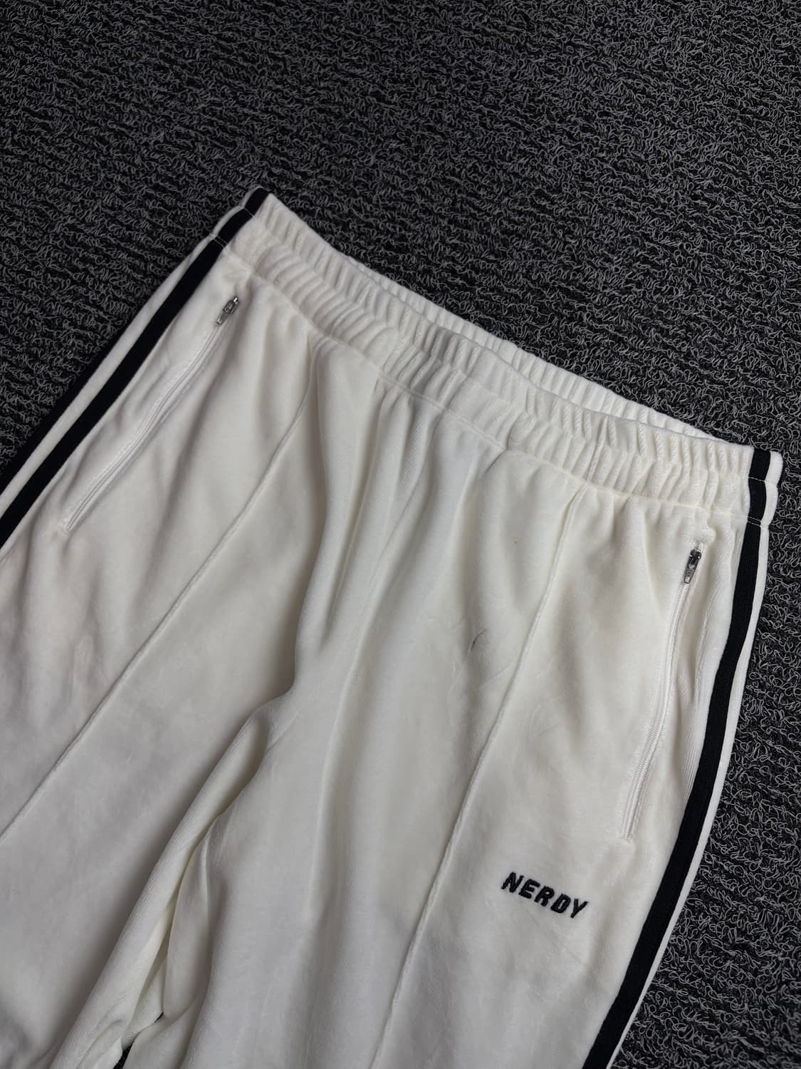 널디 와이드핏 벨벳 트랙팬츠 화이트 1464 상품이미지4