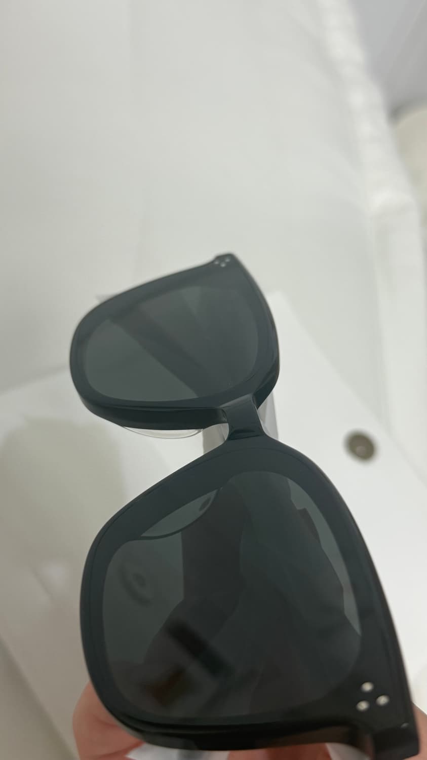 젠틀몬스터 바이로우 블랙(01) 선글라스  - 실착 1회 S급 상품이미지3