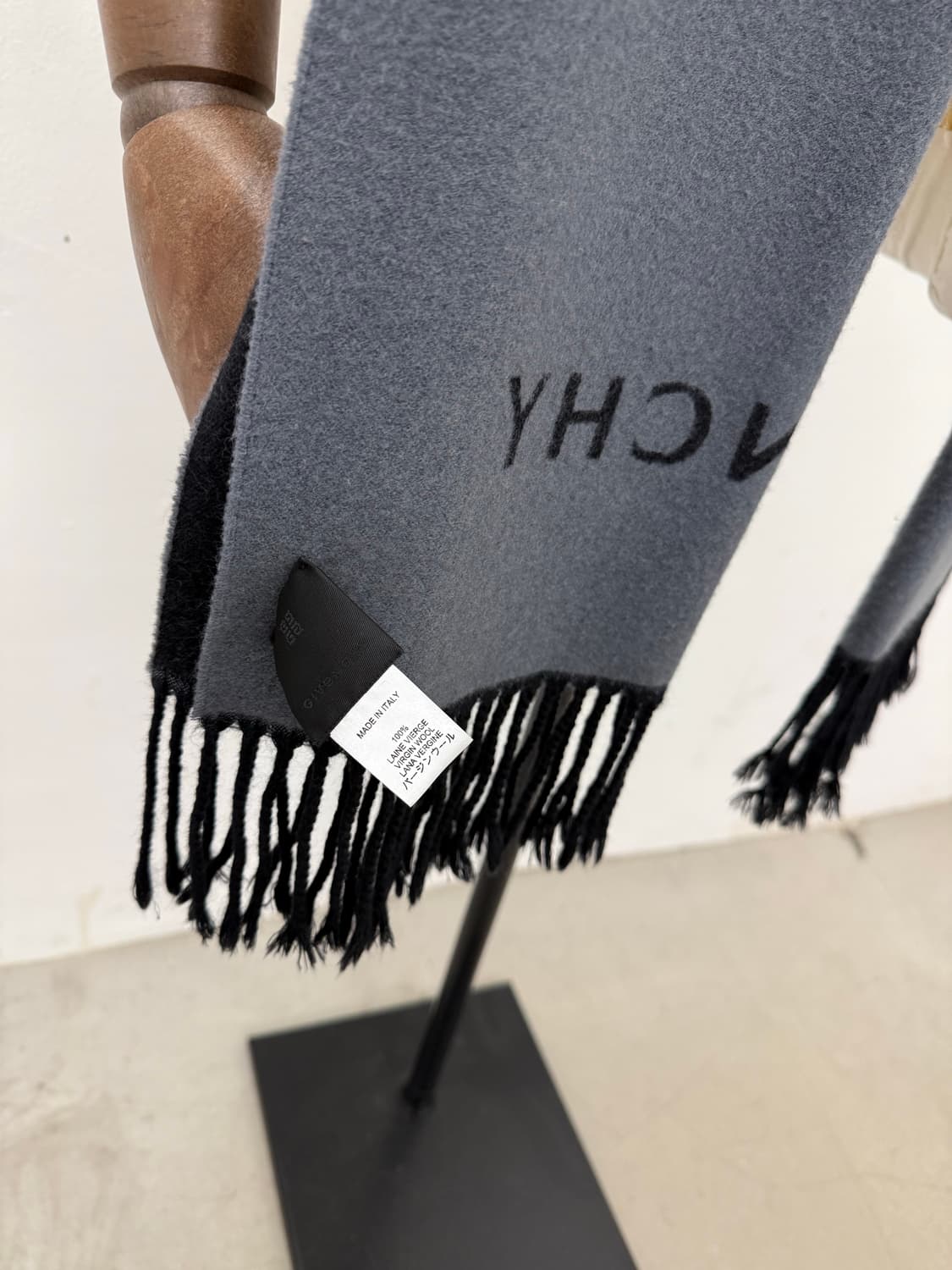 Givenchy Reversible Virgin Wool Muffler 상품이미지10