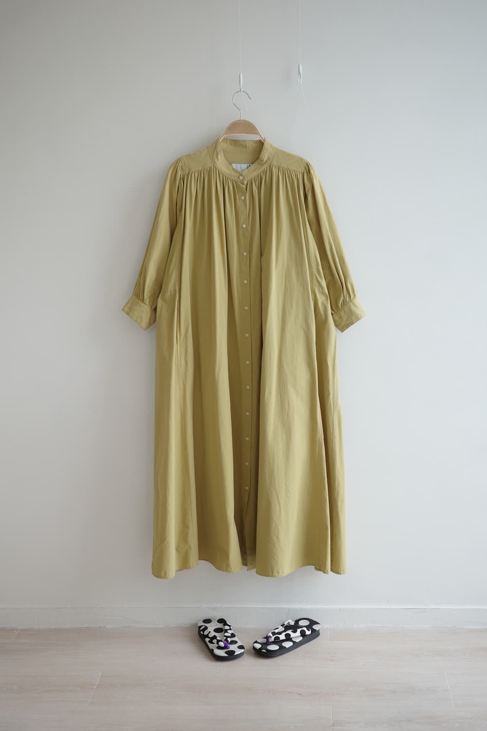 LAKOLE • 겨자색 퍼프 소매 샤링 셔츠  롱원피스 상품이미지6