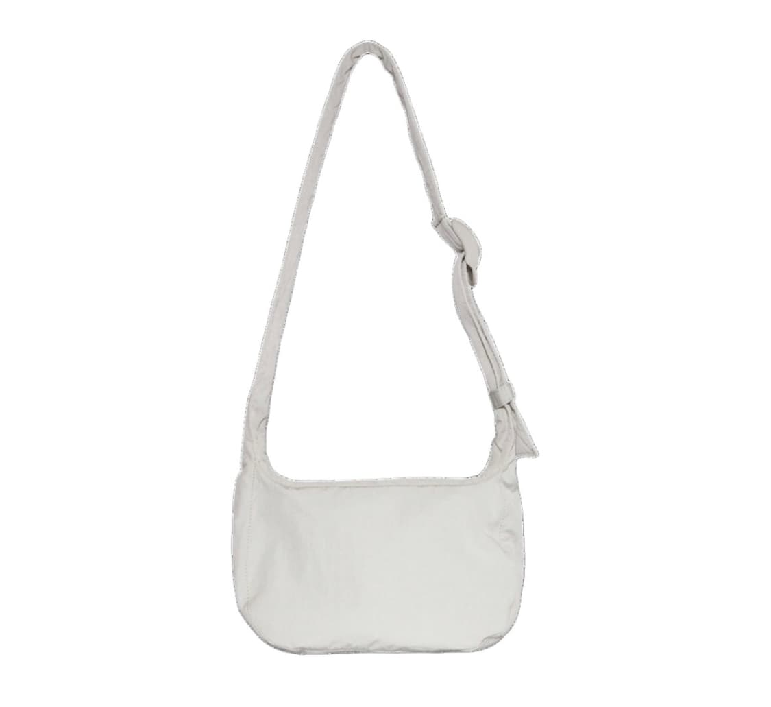 코스 나일론 크로스바디 새들백 라이트 그레이 스톤 상품이미지1