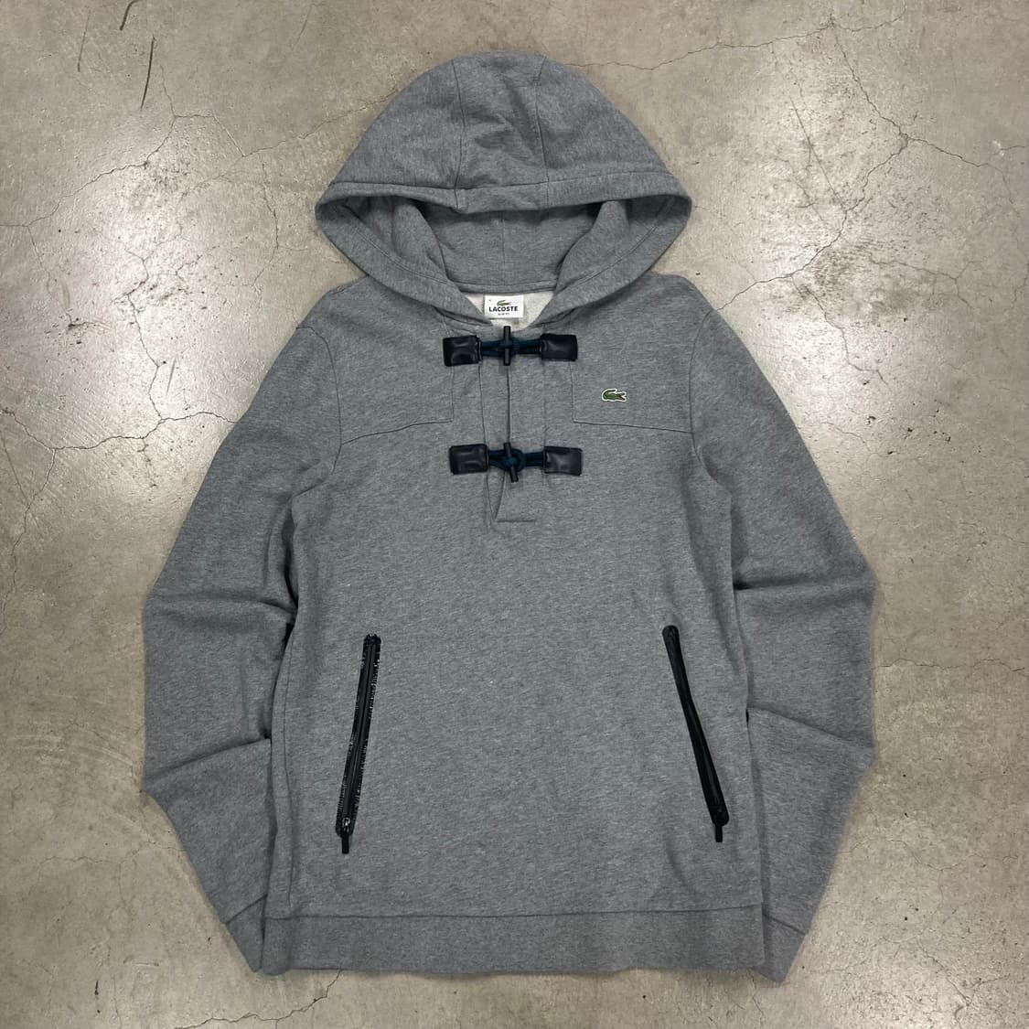 라코스테 그레이 컬러 스몰 로고 하프 버튼 후드티 상품이미지1