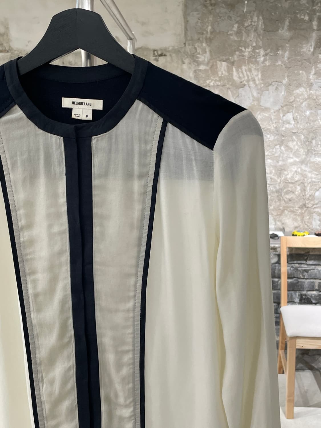 헬무트랭 아이보리 히든 버튼 배색 비스코스 블라우스 상품이미지3