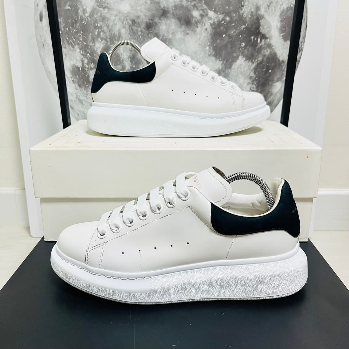 정품 39) 알렉산더 맥퀸 블랙 오버솔 스니커즈 250~255 상품이미지1