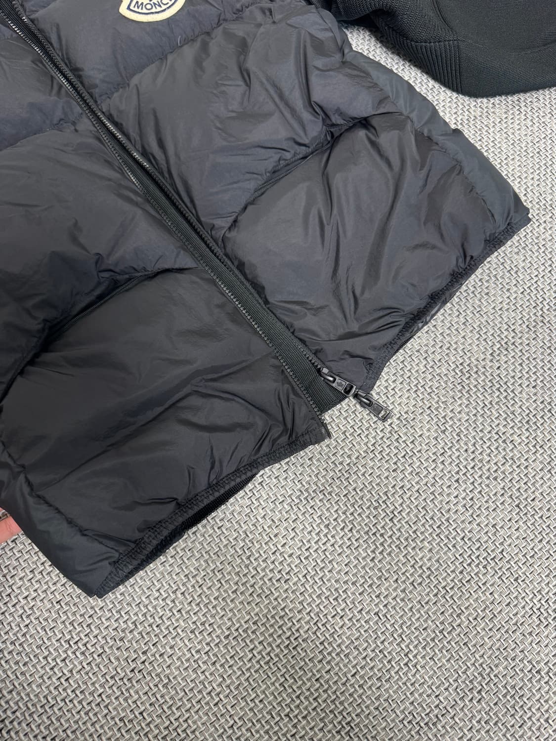 몽클레어 빅로고 니트패딩 점퍼 상품이미지4