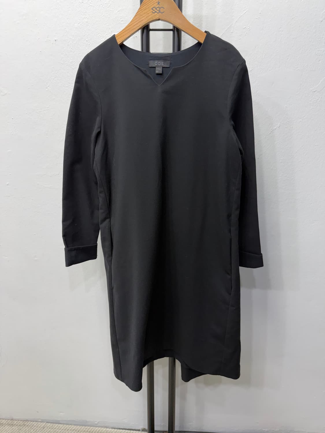정품) COS 코스 블랙 V넥 원피스 32 상품이미지1