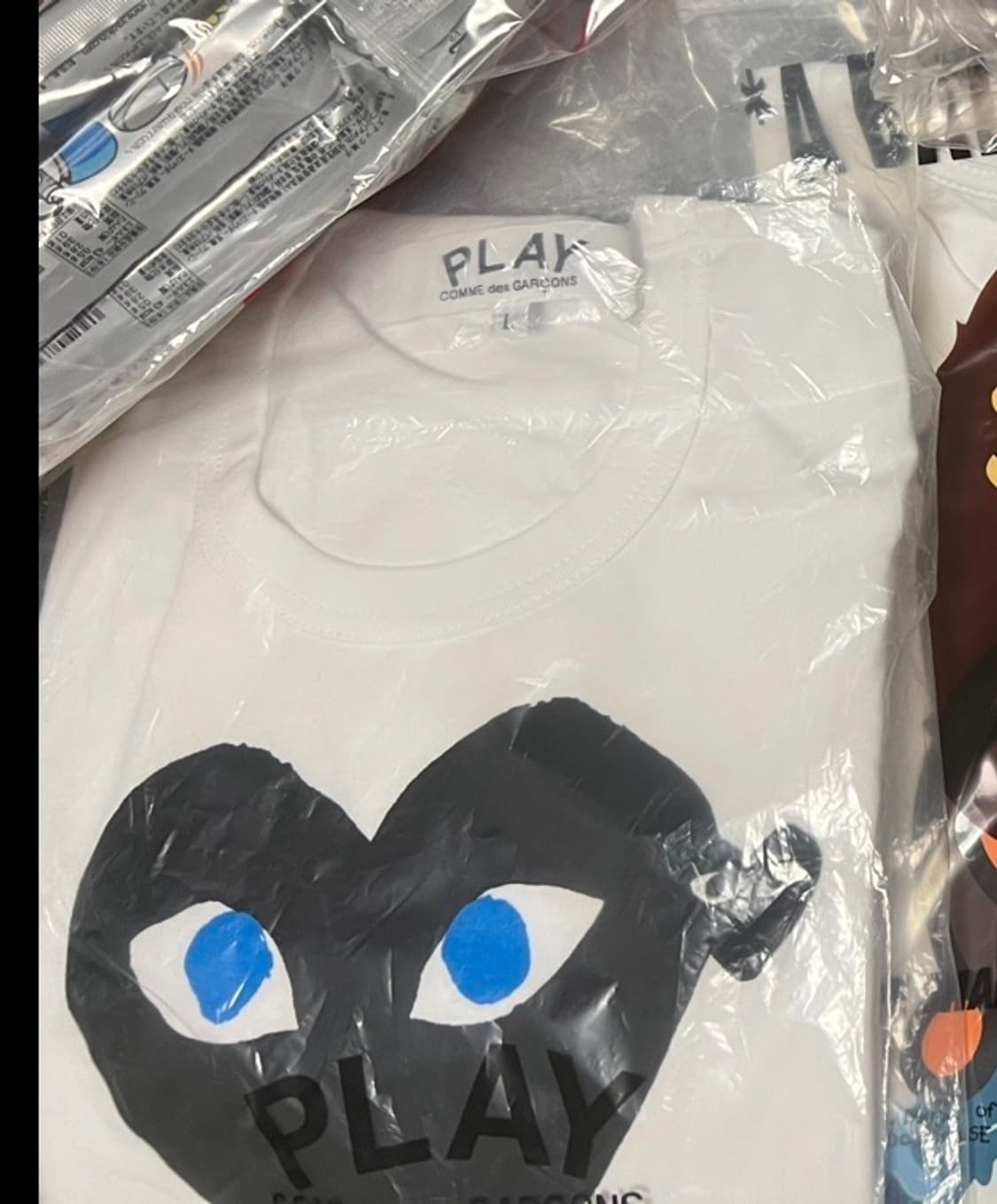 꼼데가르송 블랙하트 블루아이 티셔츠 상품이미지1