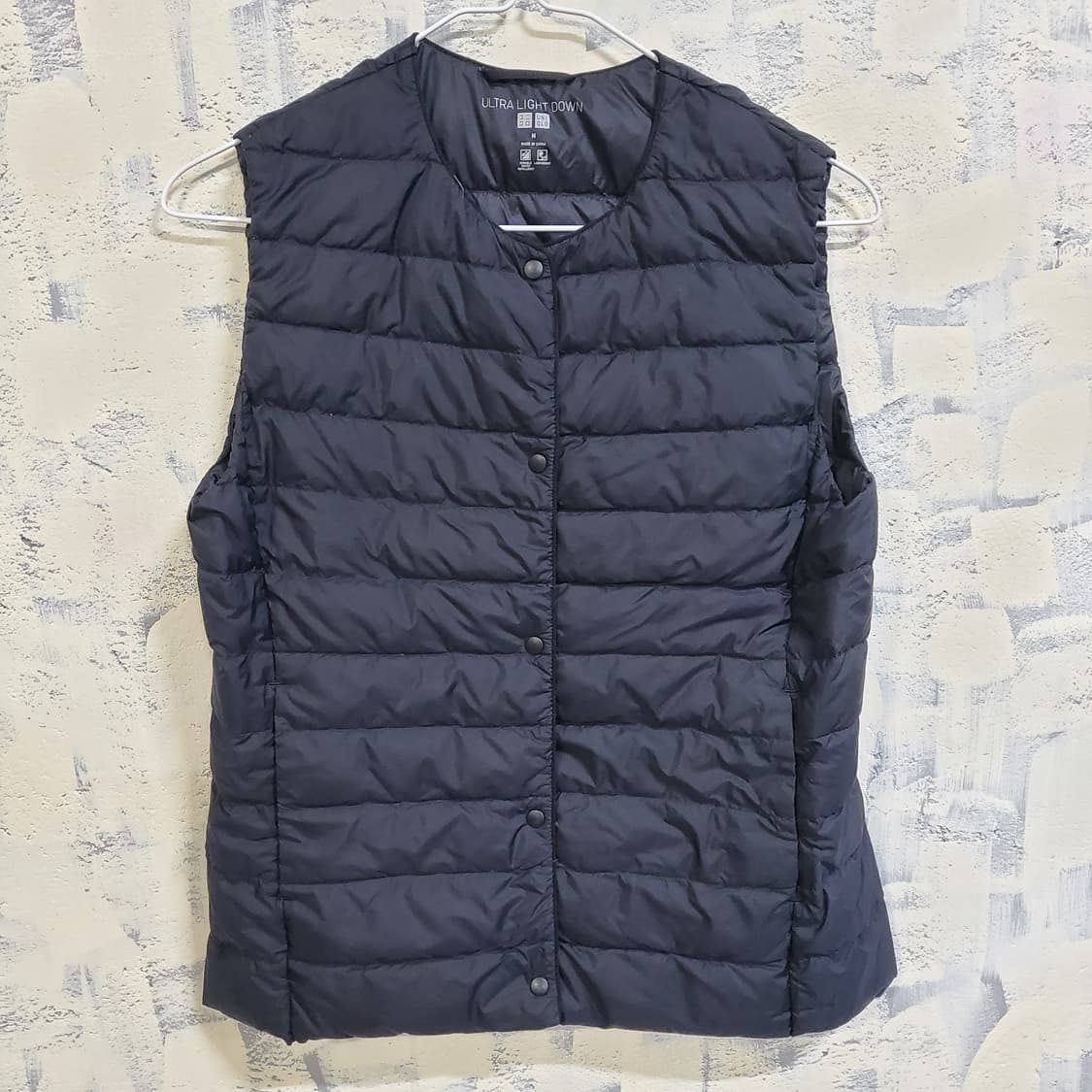 유니클로 울트라라이트다운 베스트 블랙  상품이미지1