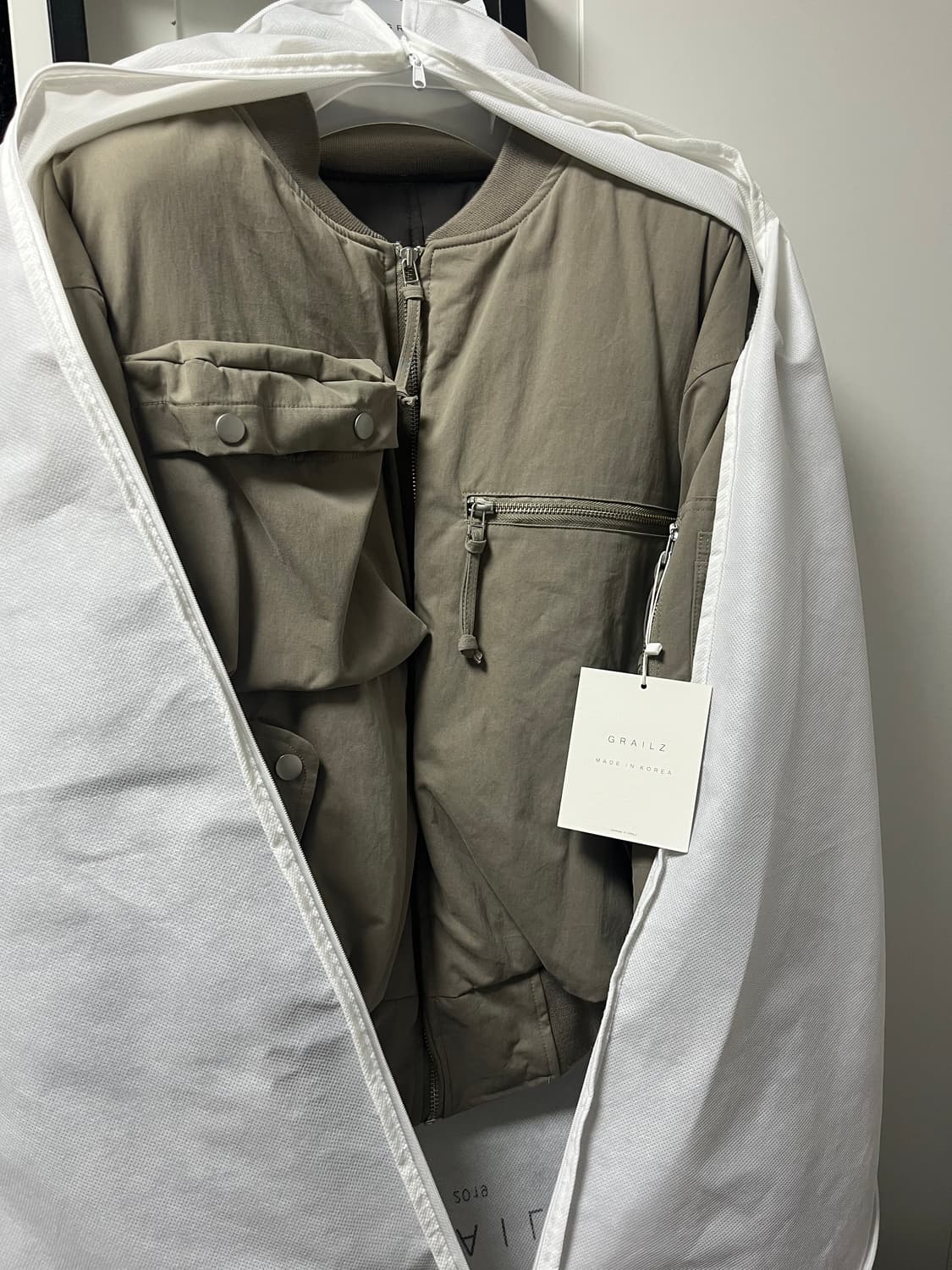 (새상품) 그레일즈 멀티지퍼 봄버 타우페 초판 1사이즈 상품이미지1